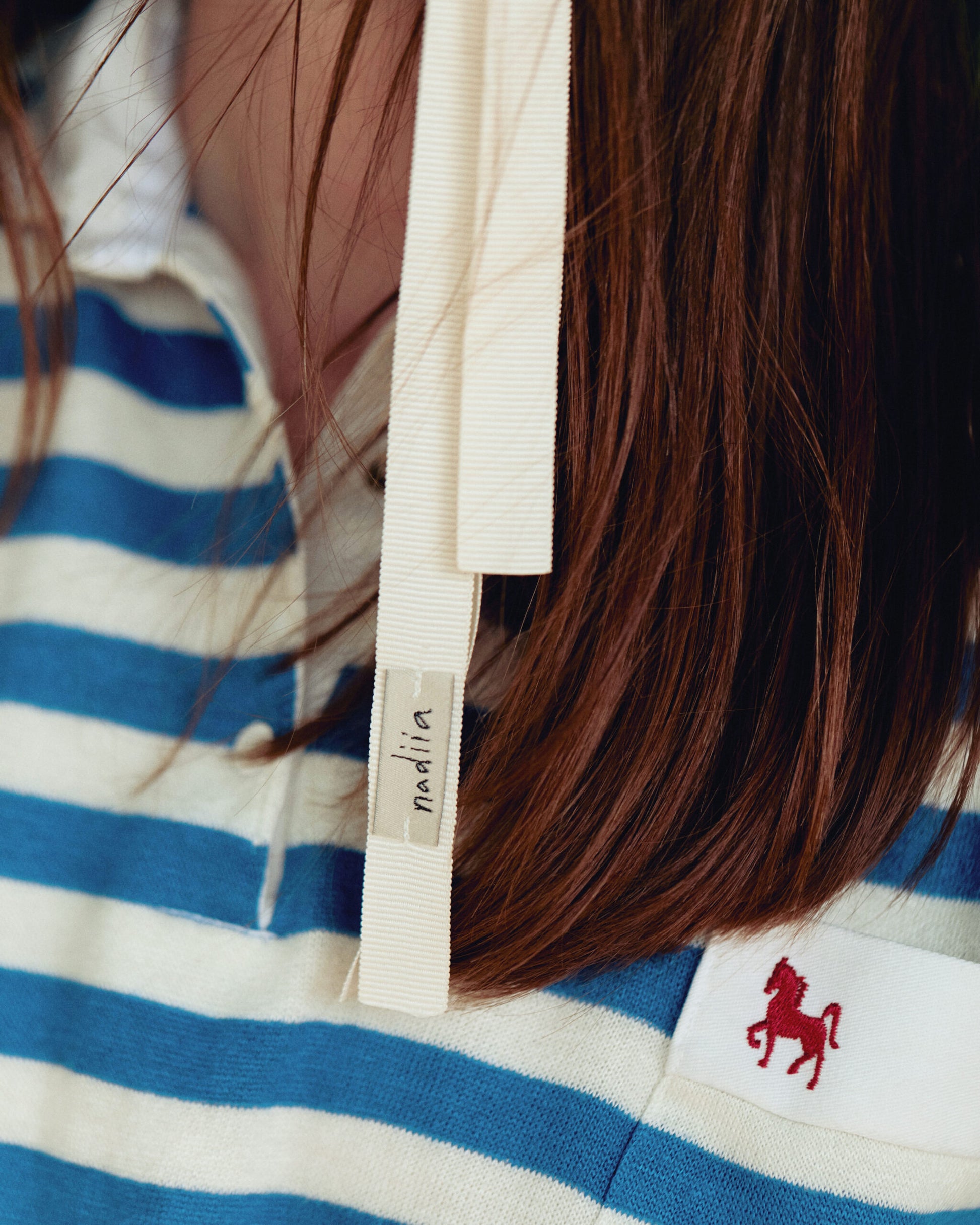 Купіть виріб ручної роботи Ribbon Barette in Milky від Nadiia World. Ідеальний вибір для додавання вишуканості та шарму до вашого житлового простору або колекції особистих аксесуарів.