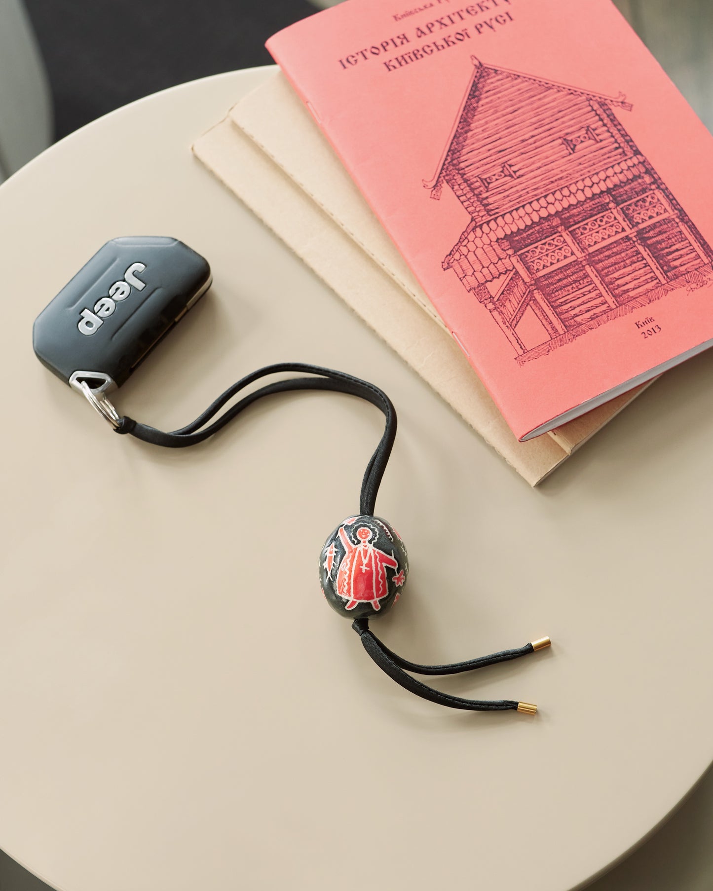 Купіть виріб ручної роботи Bag charm “Black and Red Pysanka” від Nadiia World. Ідеальний вибір для додавання вишуканості та шарму до вашого житлового простору або колекції особистих аксесуарів.