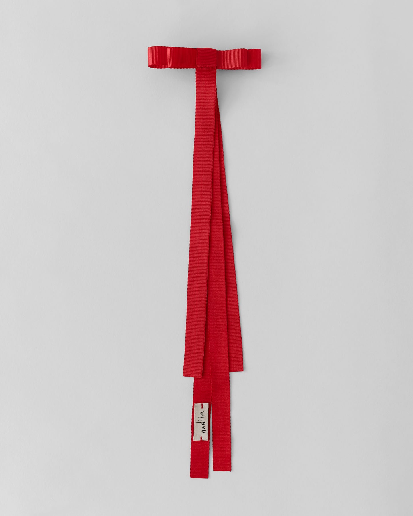 Купіть виріб ручної роботи Ribbon Barette in Red Cherry від Nadiia World. Ідеальний вибір для додавання вишуканості та шарму до вашого житлового простору або колекції особистих аксесуарів.