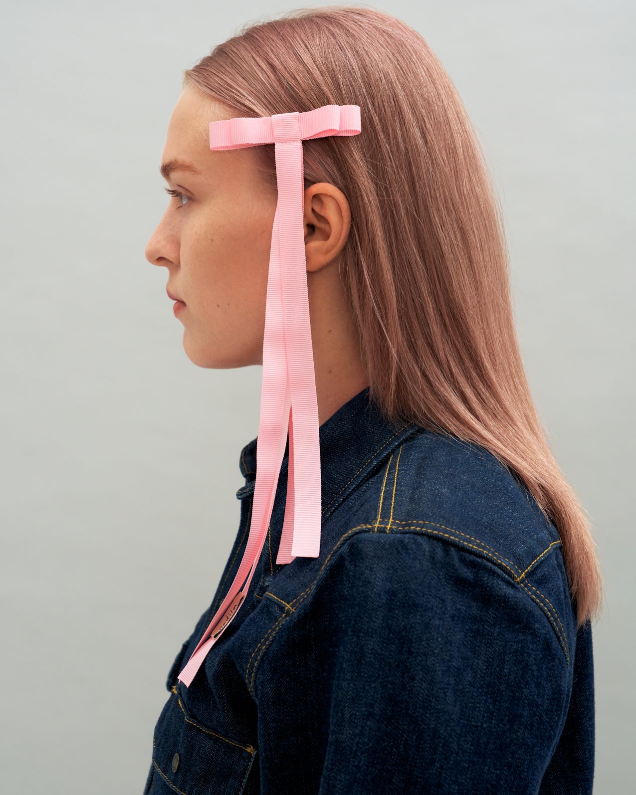 Купіть виріб ручної роботи Ribbon Barette in Pink Rose від Nadiia World. Ідеальний вибір для додавання вишуканості та шарму до вашого житлового простору або колекції особистих аксесуарів.