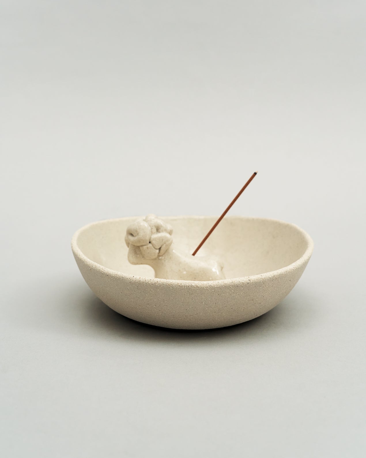 Купіть виріб ручної роботи Incense Holder “Baranets” від Nadiia World. Ідеальний вибір для додавання вишуканості та шарму до вашого житлового простору або колекції особистих аксесуарів.