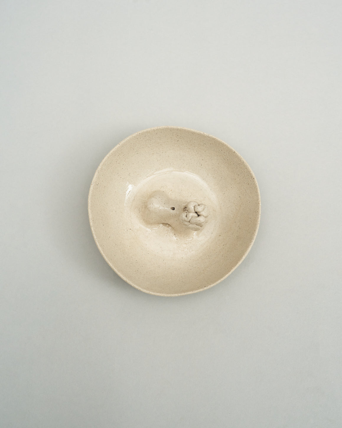 Купіть виріб ручної роботи Incense Holder “Baranets” від Nadiia World. Ідеальний вибір для додавання вишуканості та шарму до вашого житлового простору або колекції особистих аксесуарів.