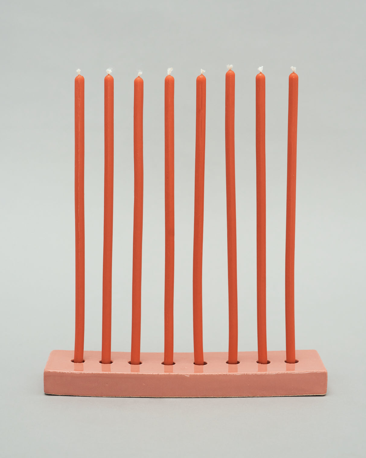 Купіть виріб ручної роботи An Eight-Arm Candle Holder in Bellini від Nadiia World. Ідеальний вибір для додавання вишуканості та шарму до вашого житлового простору або колекції особистих аксесуарів.