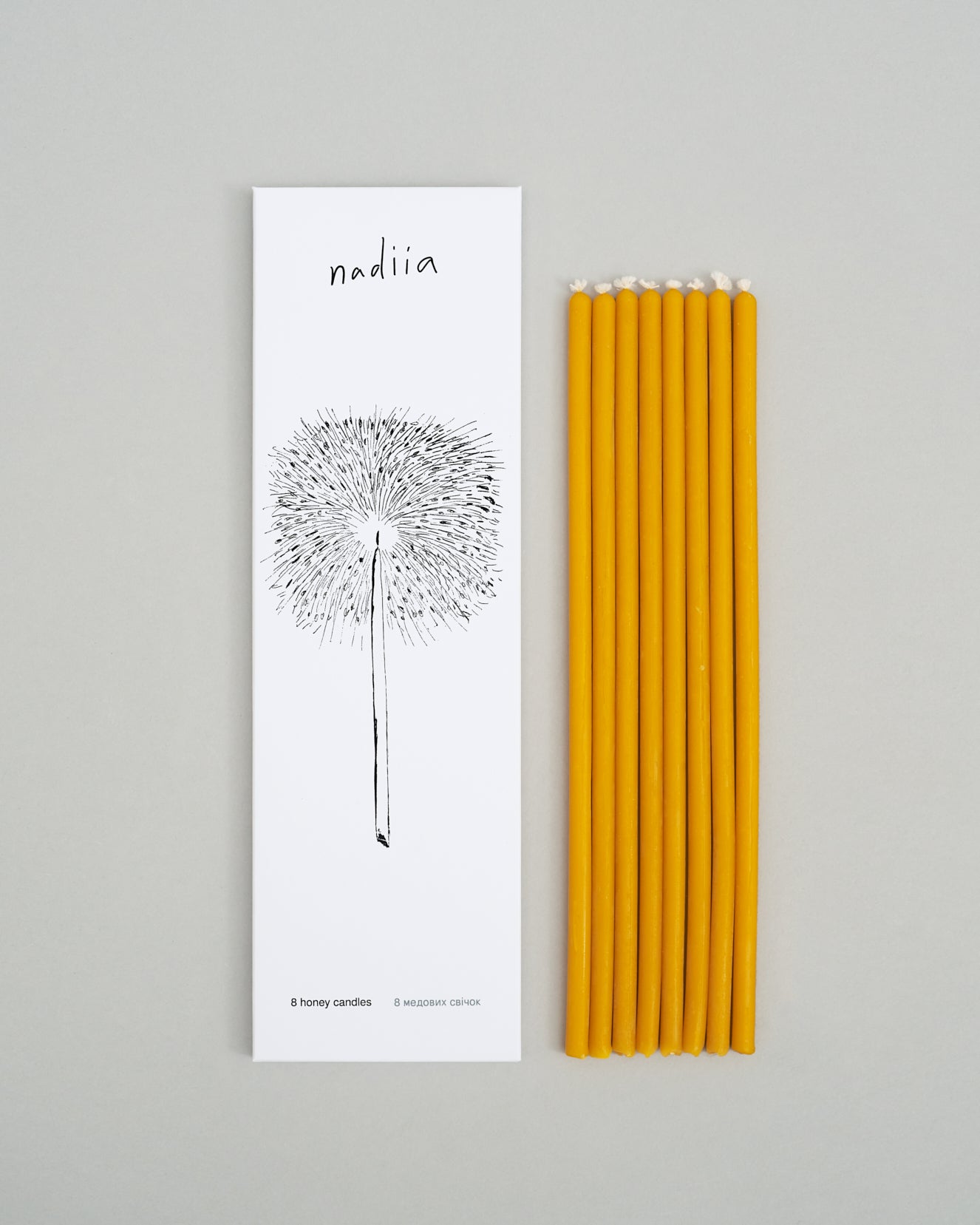 Купіть виріб ручної роботи 8 Honey Candles in Yellow від Nadiia World. Ідеальний вибір для додавання вишуканості та шарму до вашого житлового простору або колекції особистих аксесуарів.