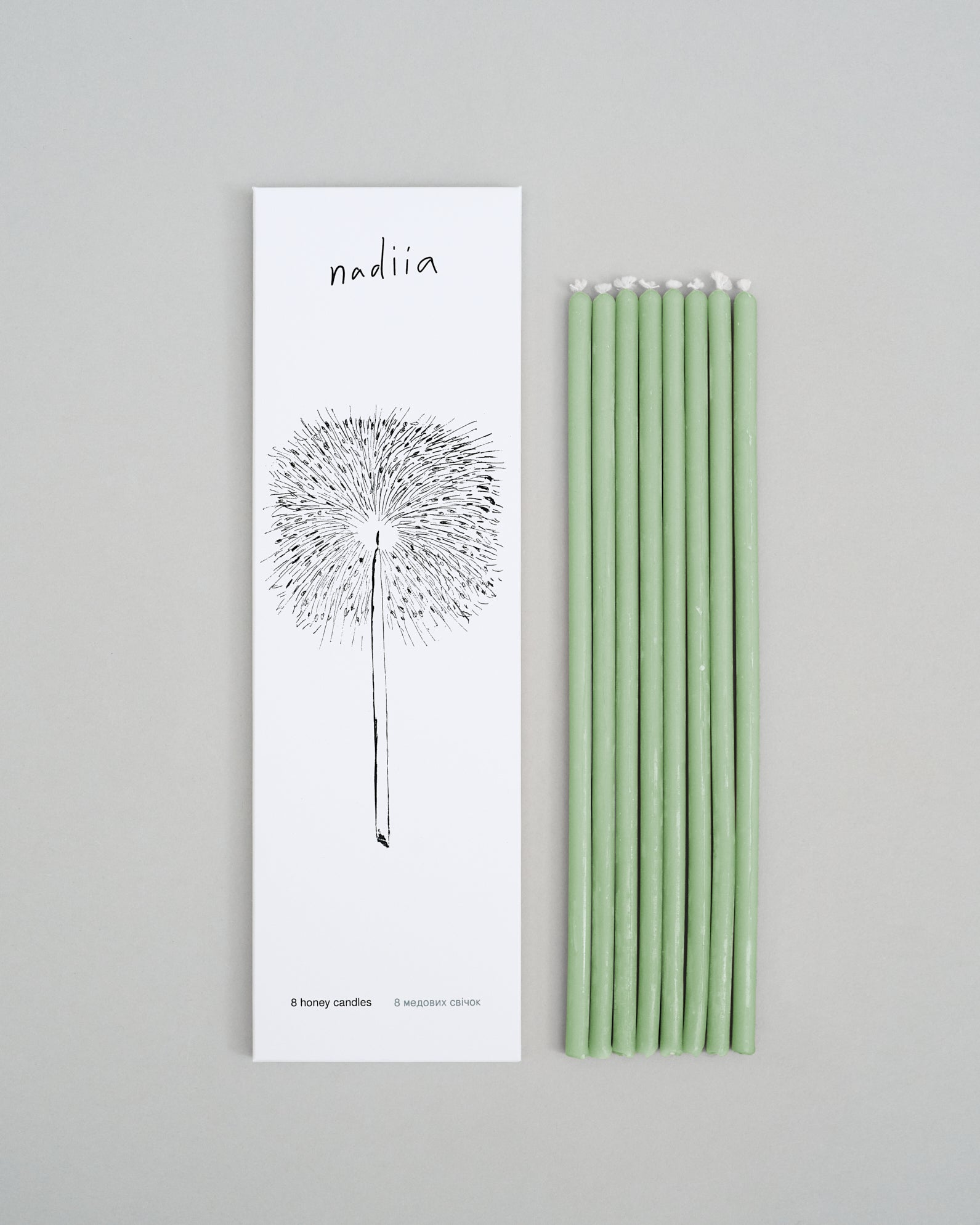 Купіть виріб ручної роботи 8 Honey Candles "Menthol Mint" від Nadiia World. Ідеальний вибір для додавання вишуканості та шарму до вашого житлового простору або колекції особистих аксесуарів.