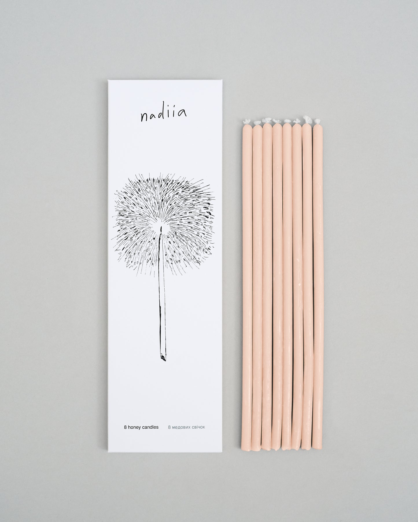 Купіть виріб ручної роботи 8 Honey Candles "Pink Haze" від Nadiia World. Ідеальний вибір для додавання вишуканості та шарму до вашого житлового простору або колекції особистих аксесуарів.