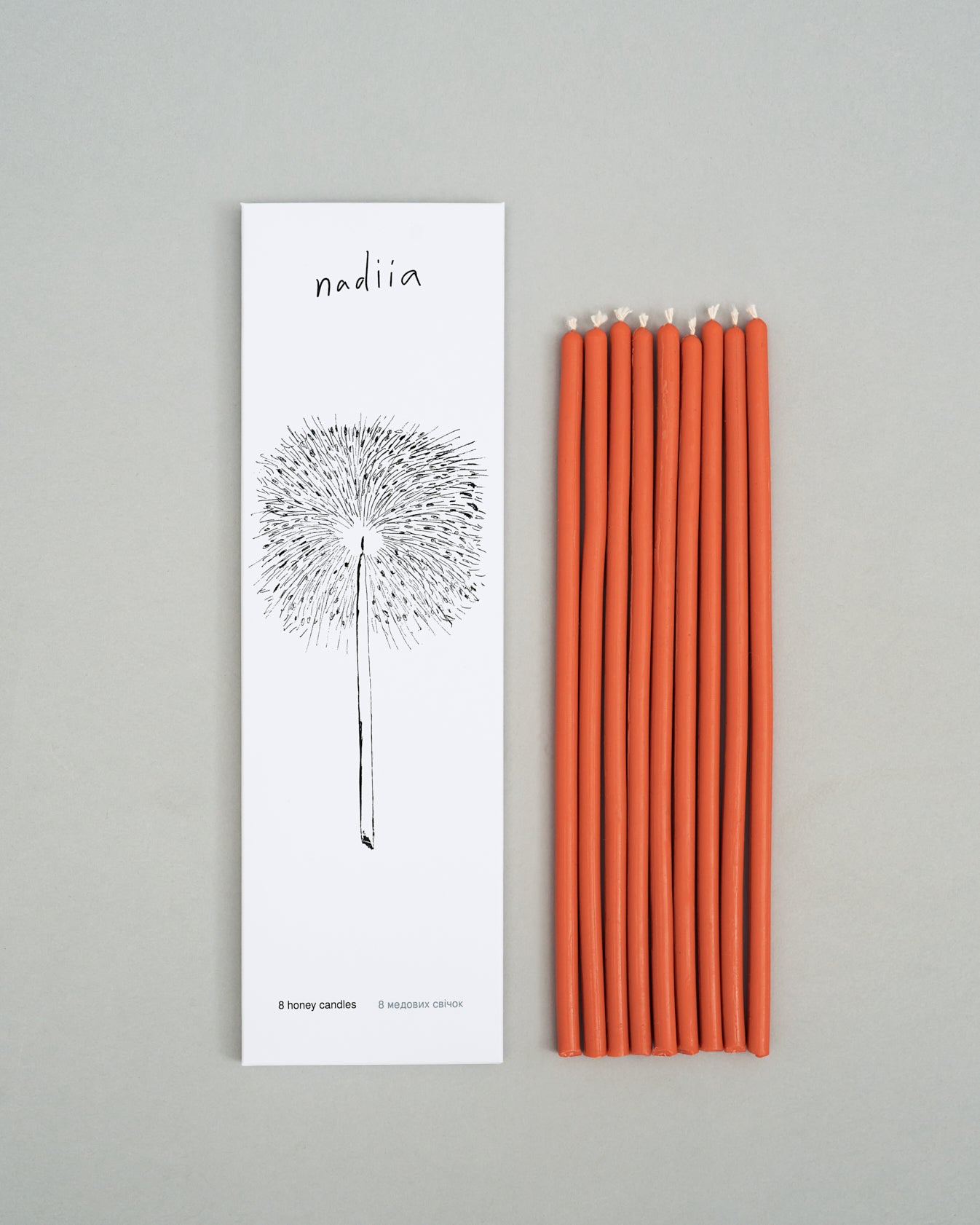 Купіть виріб ручної роботи 8 Honey Candles in Bellini від Nadiia World. Ідеальний вибір для додавання вишуканості та шарму до вашого житлового простору або колекції особистих аксесуарів.