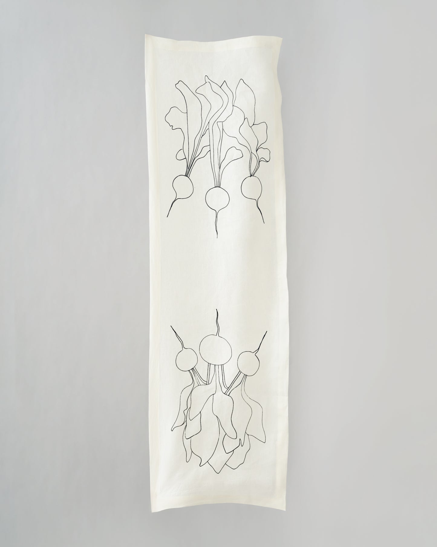 Купіть виріб ручної роботи Table Runner “Vegetables” in Beet від Nadiia World. Ідеальний вибір для додавання вишуканості та шарму до вашого житлового простору або колекції особистих аксесуарів.