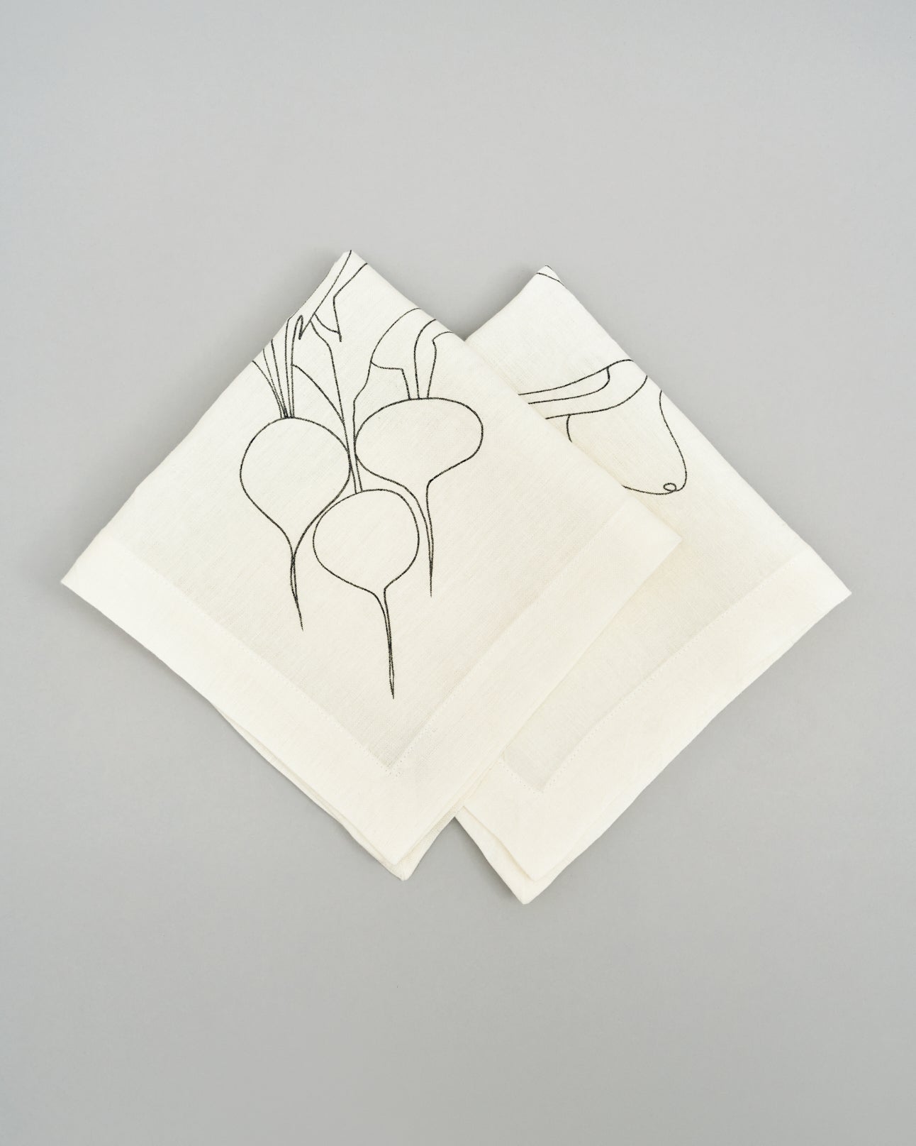Купіть виріб ручної роботи Napkin “Vegetables” in Beet від Nadiia World. Ідеальний вибір для додавання вишуканості та шарму до вашого житлового простору або колекції особистих аксесуарів.