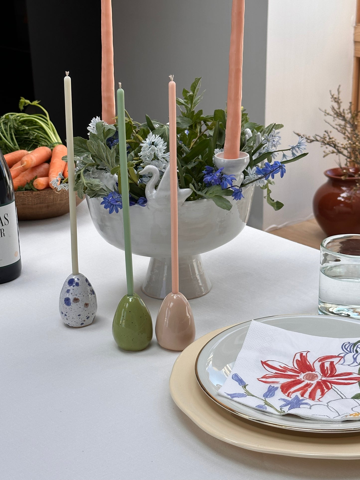 Купіть виріб ручної роботи Napkin Set "Festive Mood" від Nadiia World. Ідеальний вибір для додавання вишуканості та шарму до вашого житлового простору або колекції особистих аксесуарів.