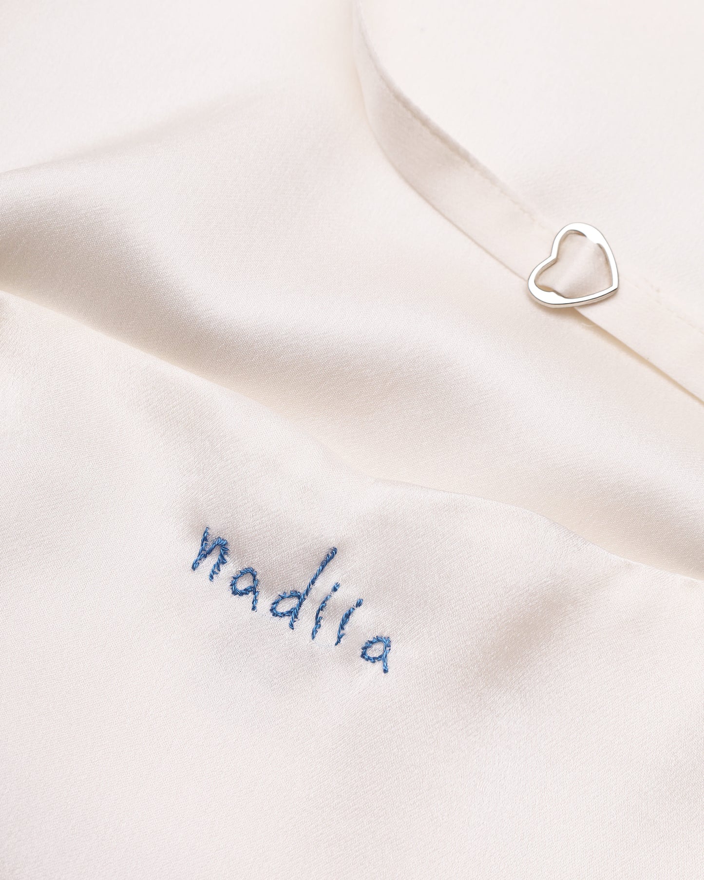 Купіть виріб ручної роботи Silk Camisole “Love” від Nadiia World. Ідеальний вибір для додавання вишуканості та шарму до вашого житлового простору або колекції особистих аксесуарів.
