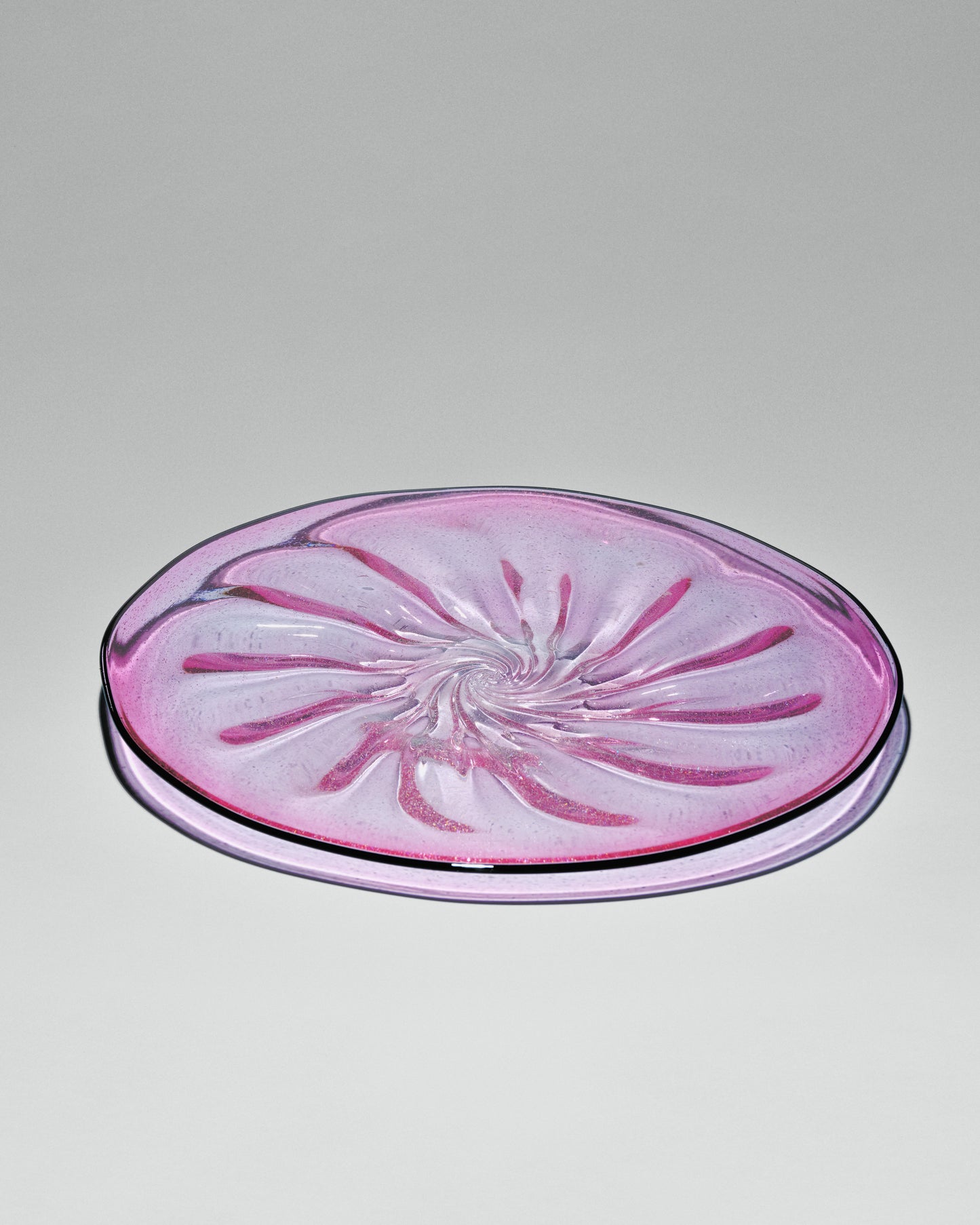 A giant hand-blown glass plate "Pink"