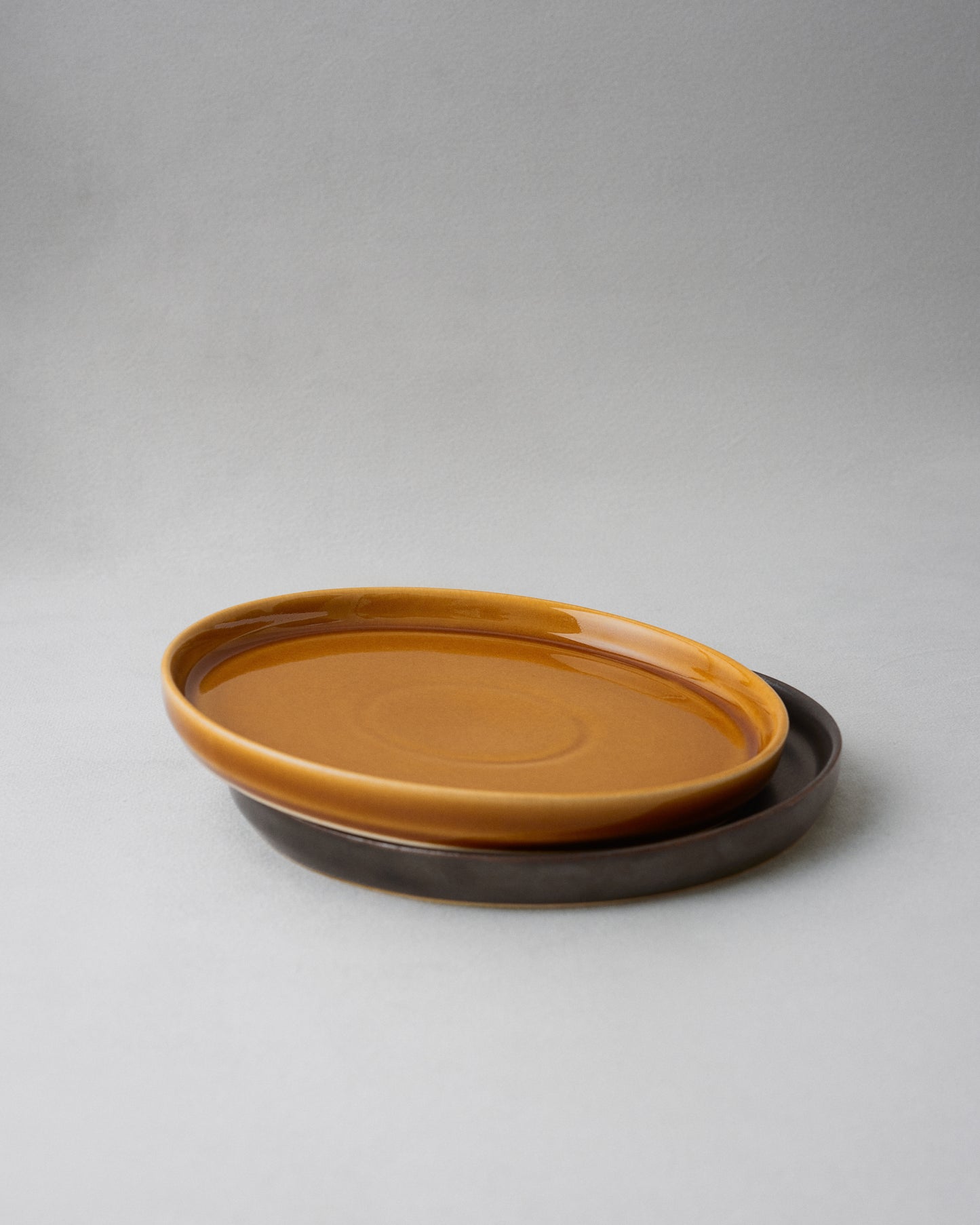 Купіть виріб ручної роботи Candle Dish від Nadiia World. Ідеальний вибір для додавання вишуканості та шарму до вашого житлового простору або колекції особистих аксесуарів.
