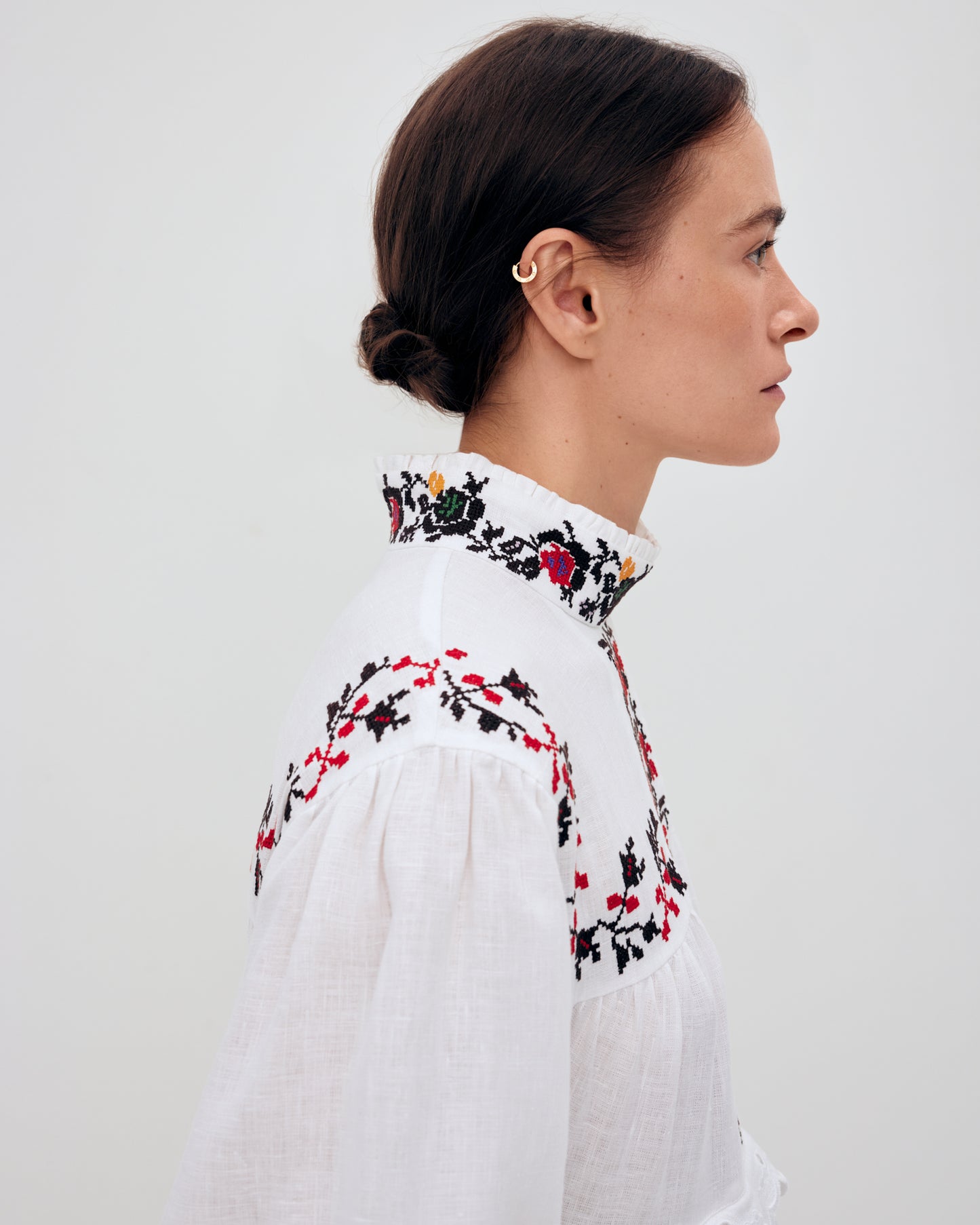Купіть виріб ручної роботи Long embroidered dress with a high neck "Korolivna" від Nadiia World. Ідеальний вибір для додавання вишуканості та шарму до вашого житлового простору або колекції особистих аксесуарів.
