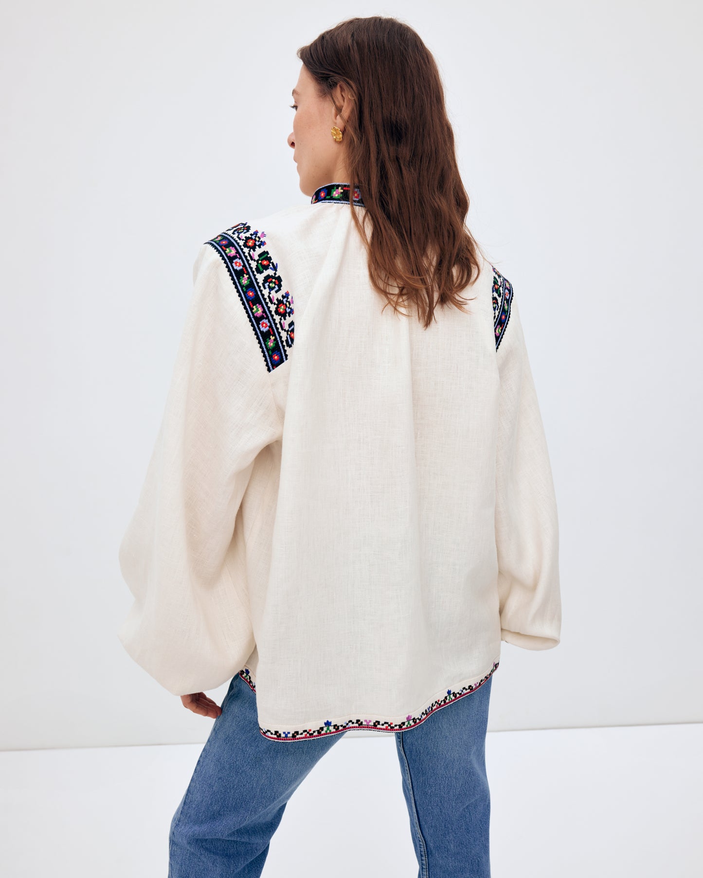 Купіть виріб ручної роботи Women's embroidered shirt "Olga" від Nadiia World. Ідеальний вибір для додавання вишуканості та шарму до вашого житлового простору або колекції особистих аксесуарів.