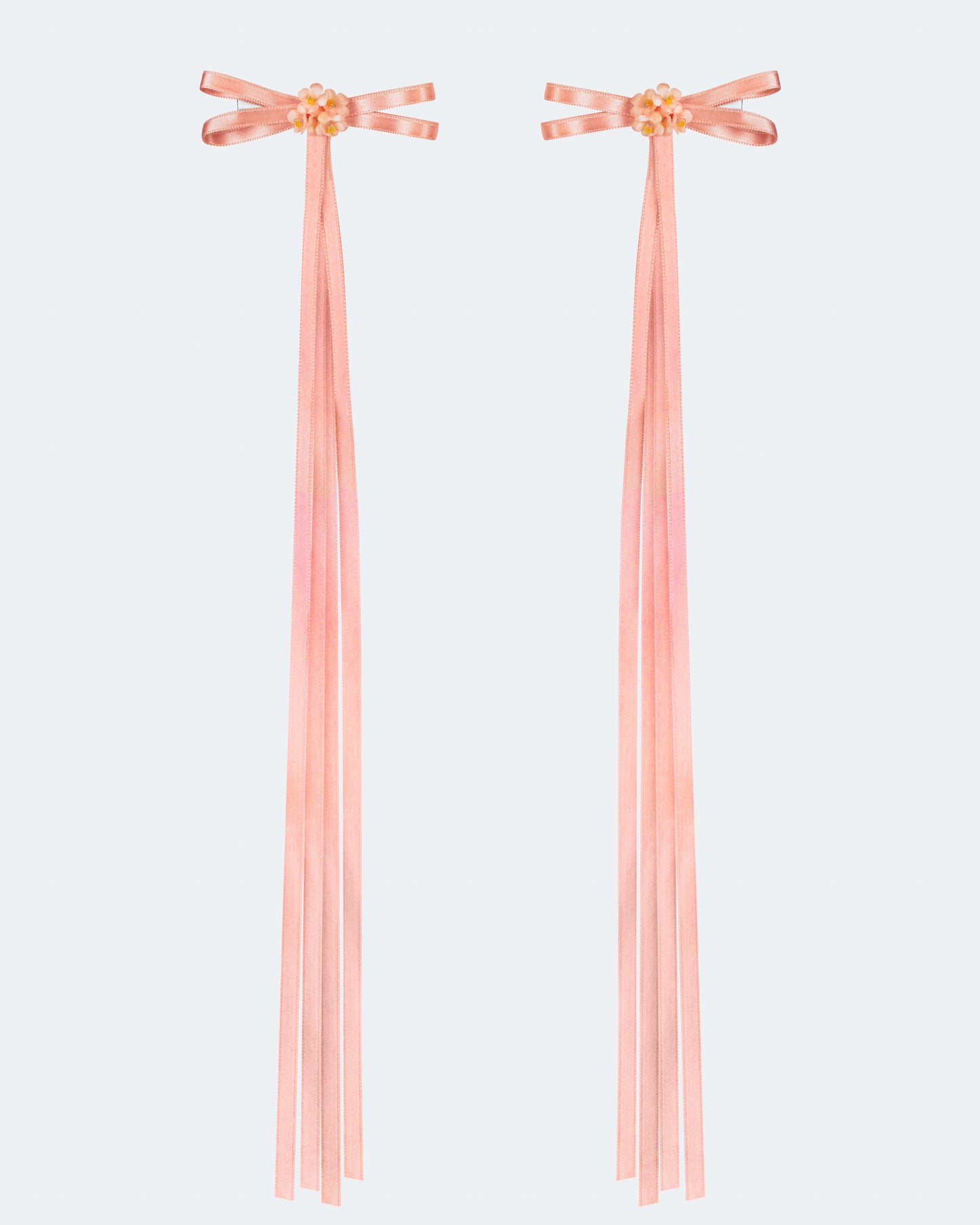 Купіть виріб ручної роботи A pair of ribbons-barrettes "Tsarivna" in Peach від Nadiia World. Ідеальний вибір для додавання вишуканості та шарму до вашого житлового простору або колекції особистих аксесуарів.
