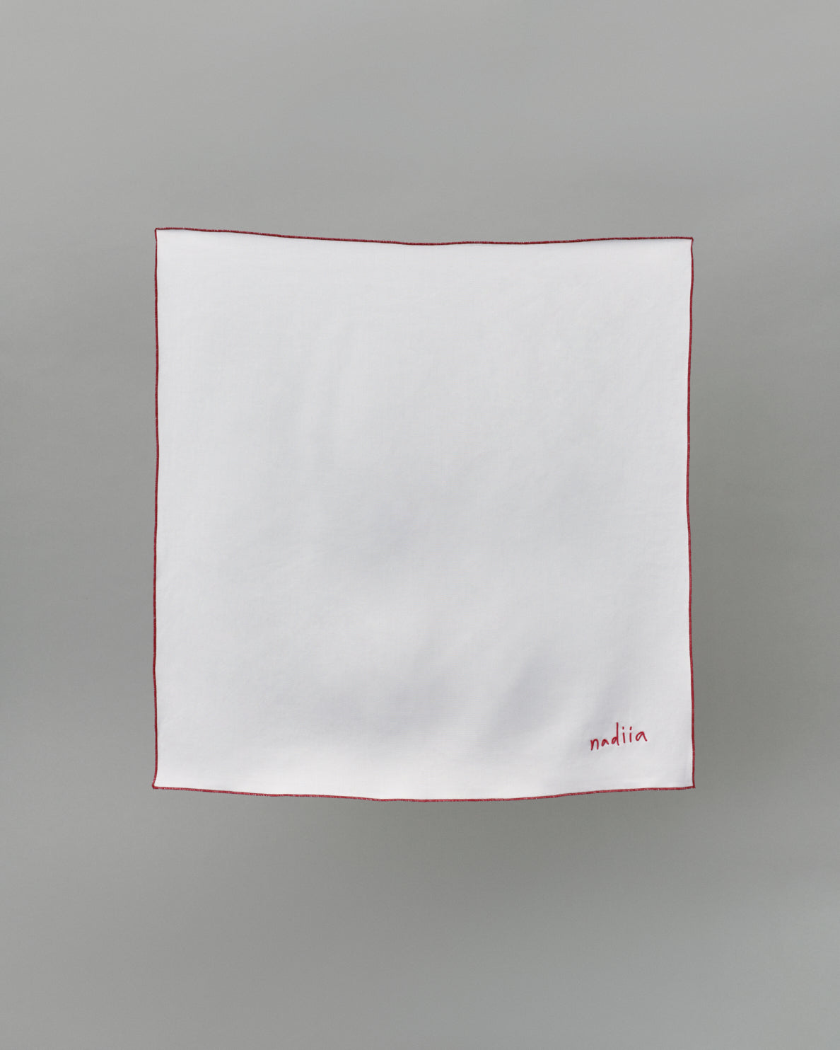 Купіть виріб ручної роботи Headscarf-napkin Nadiia від Nadiia World. Ідеальний вибір для додавання вишуканості та шарму до вашого житлового простору або колекції особистих аксесуарів.