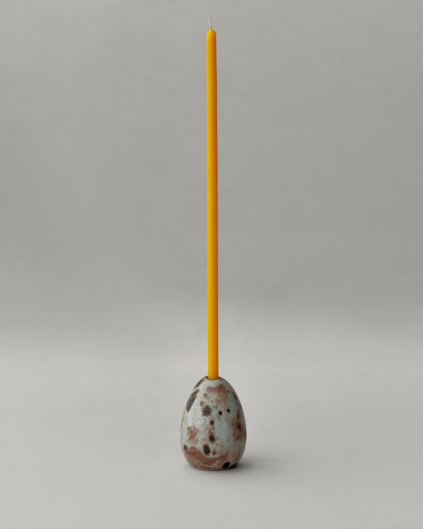 Купіть виріб ручної роботи 8 Honey Candles in Yellow від Nadiia World. Ідеальний вибір для додавання вишуканості та шарму до вашого житлового простору або колекції особистих аксесуарів.