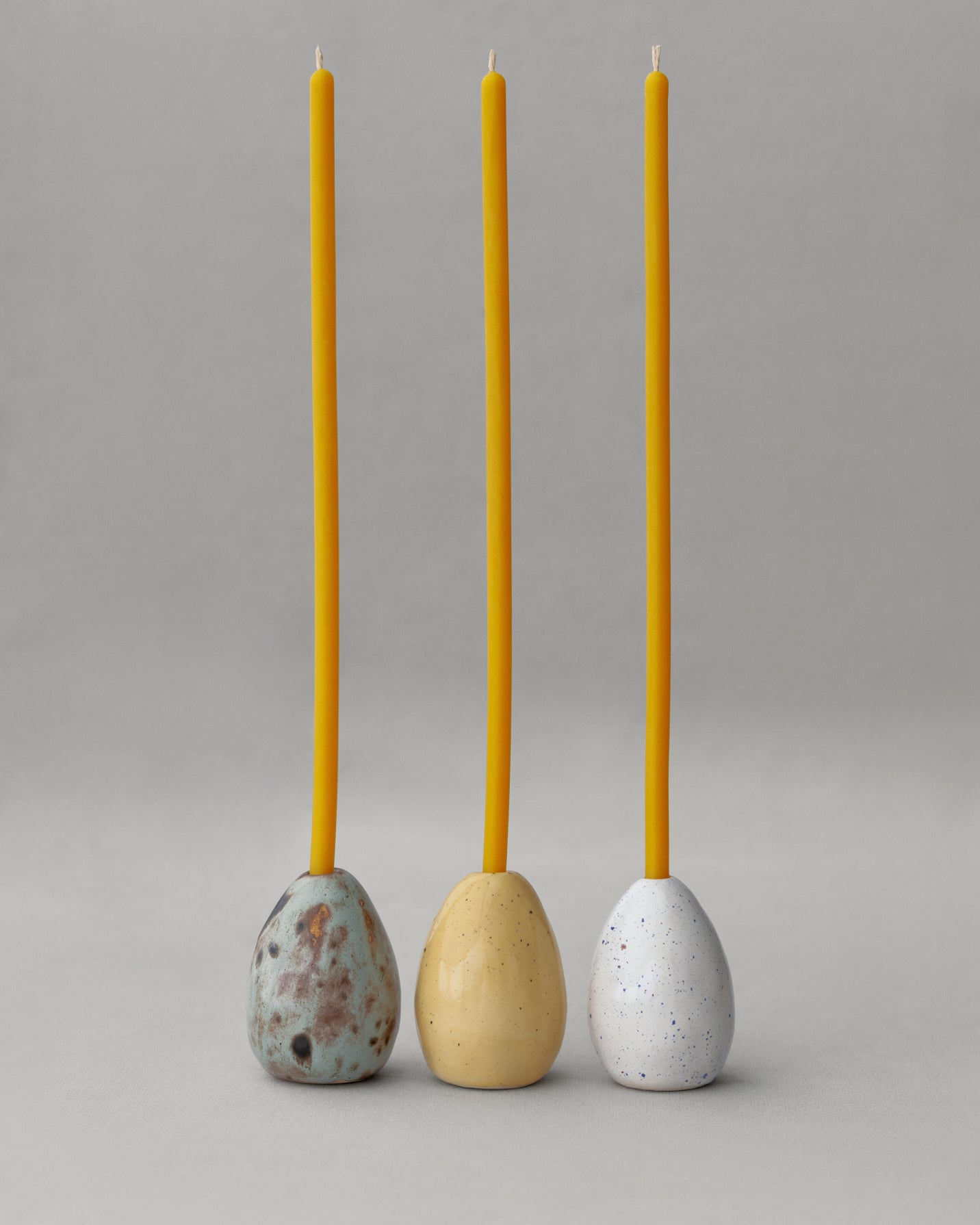 Купіть виріб ручної роботи 8 Honey Candles in Yellow від Nadiia World. Ідеальний вибір для додавання вишуканості та шарму до вашого житлового простору або колекції особистих аксесуарів.