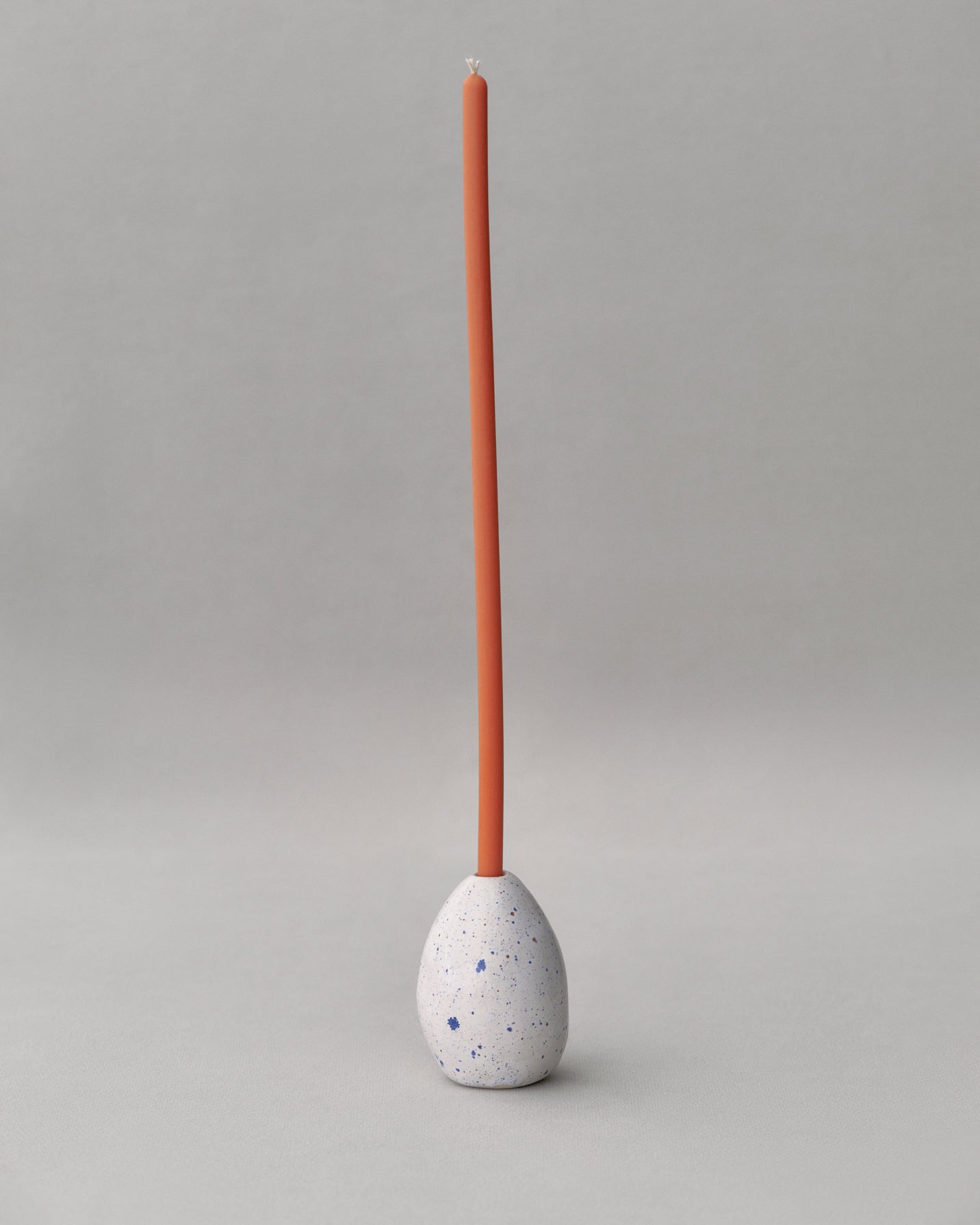 Купіть виріб ручної роботи 8 Honey Candles in Bellini від Nadiia World. Ідеальний вибір для додавання вишуканості та шарму до вашого житлового простору або колекції особистих аксесуарів.