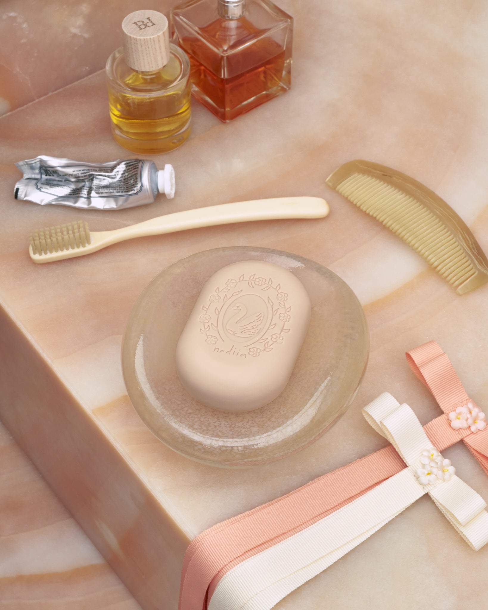 Купіть виріб ручної роботи "Swan" perfumed soap від Nadiia World. Ідеальний вибір для додавання вишуканості та шарму до вашого житлового простору або колекції особистих аксесуарів.