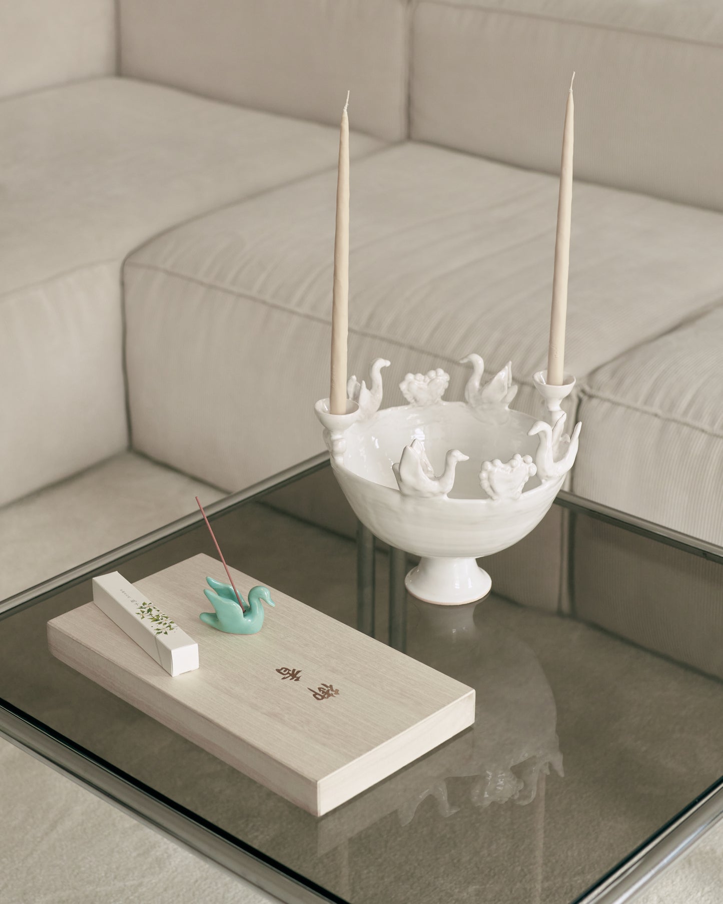 Купіть виріб ручної роботи Two candles set “White" від Nadiia World. Ідеальний вибір для додавання вишуканості та шарму до вашого житлового простору або колекції особистих аксесуарів.