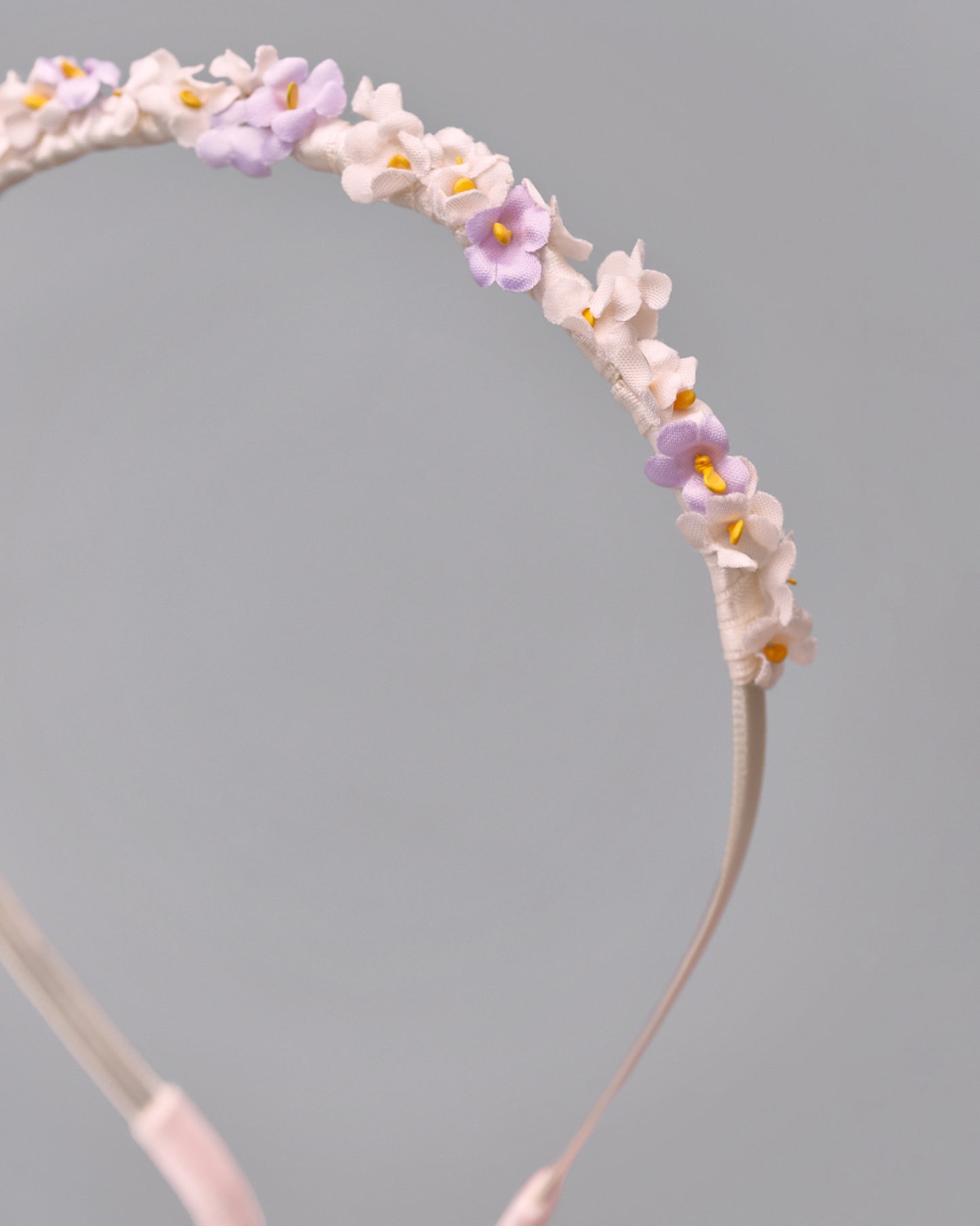 Купіть виріб ручної роботи Flower hairband "Tsarivna" in “Lilac” від Nadiia World. Ідеальний вибір для додавання вишуканості та шарму до вашого житлового простору або колекції особистих аксесуарів.