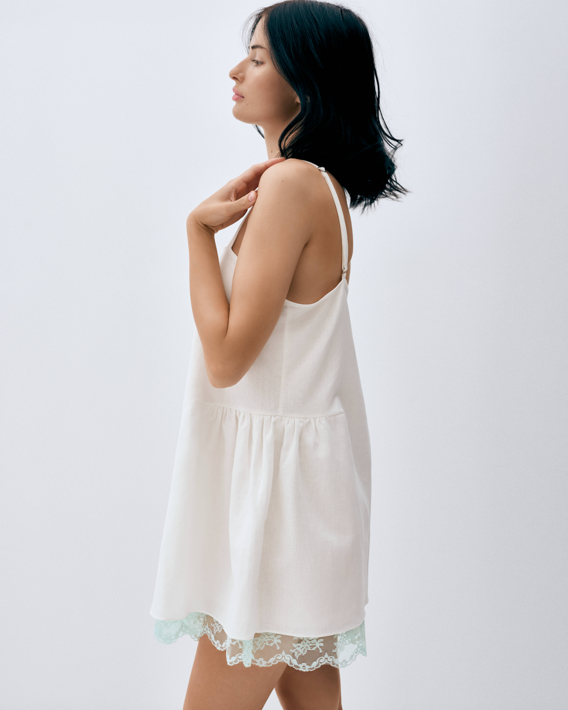 Купіть виріб ручної роботи Linen Dress with Mentol Lace “Baby Doll” від Nadiia World. Ідеальний вибір для додавання вишуканості та шарму до вашого житлового простору або колекції особистих аксесуарів.