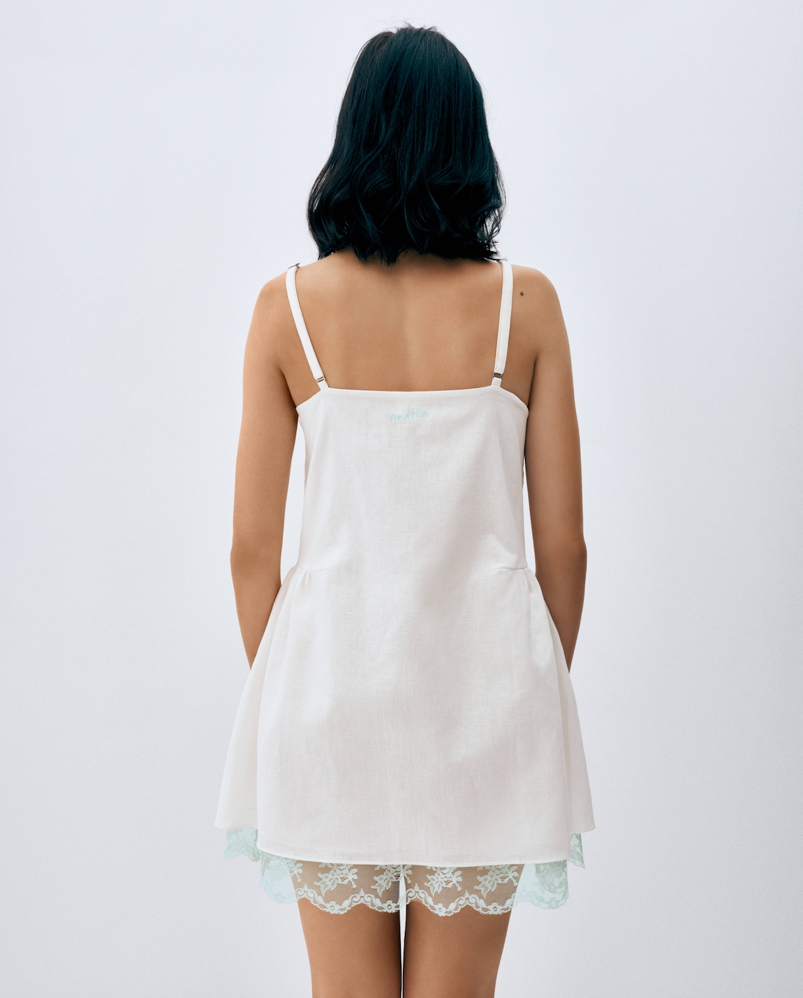 Купіть виріб ручної роботи Linen Dress with Mentol Lace “Baby Doll” від Nadiia World. Ідеальний вибір для додавання вишуканості та шарму до вашого житлового простору або колекції особистих аксесуарів.