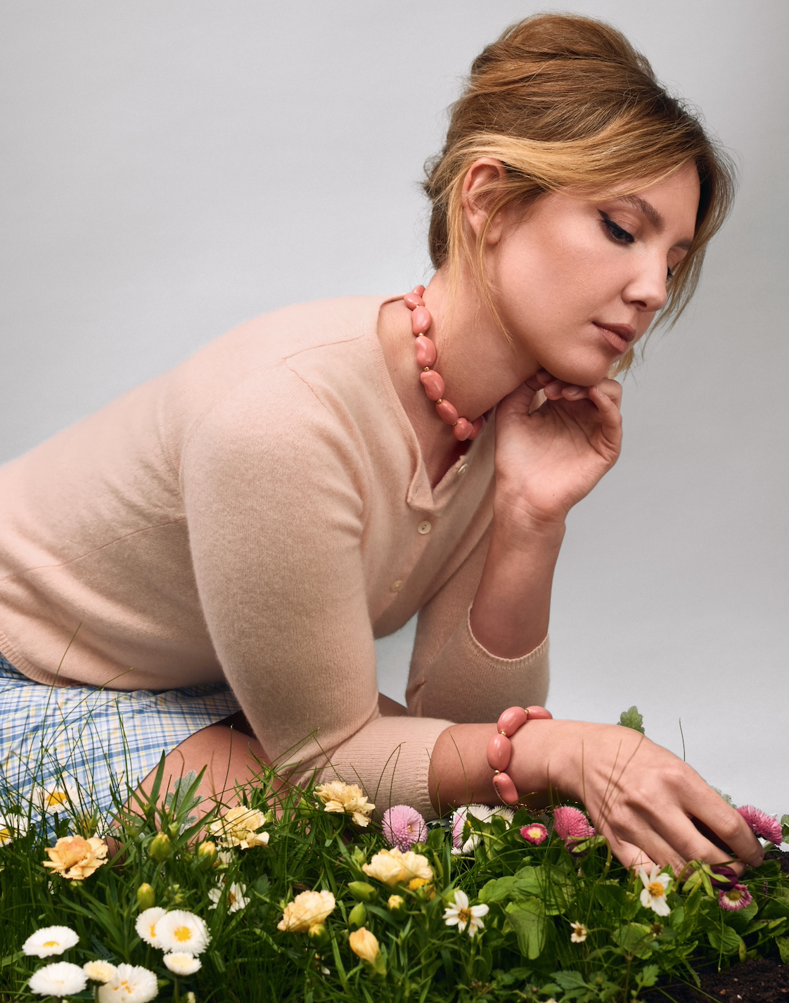 Купіть виріб ручної роботи Pink "Beans" Necklace від Nadiia World. Ідеальний вибір для додавання вишуканості та шарму до вашого житлового простору або колекції особистих аксесуарів.