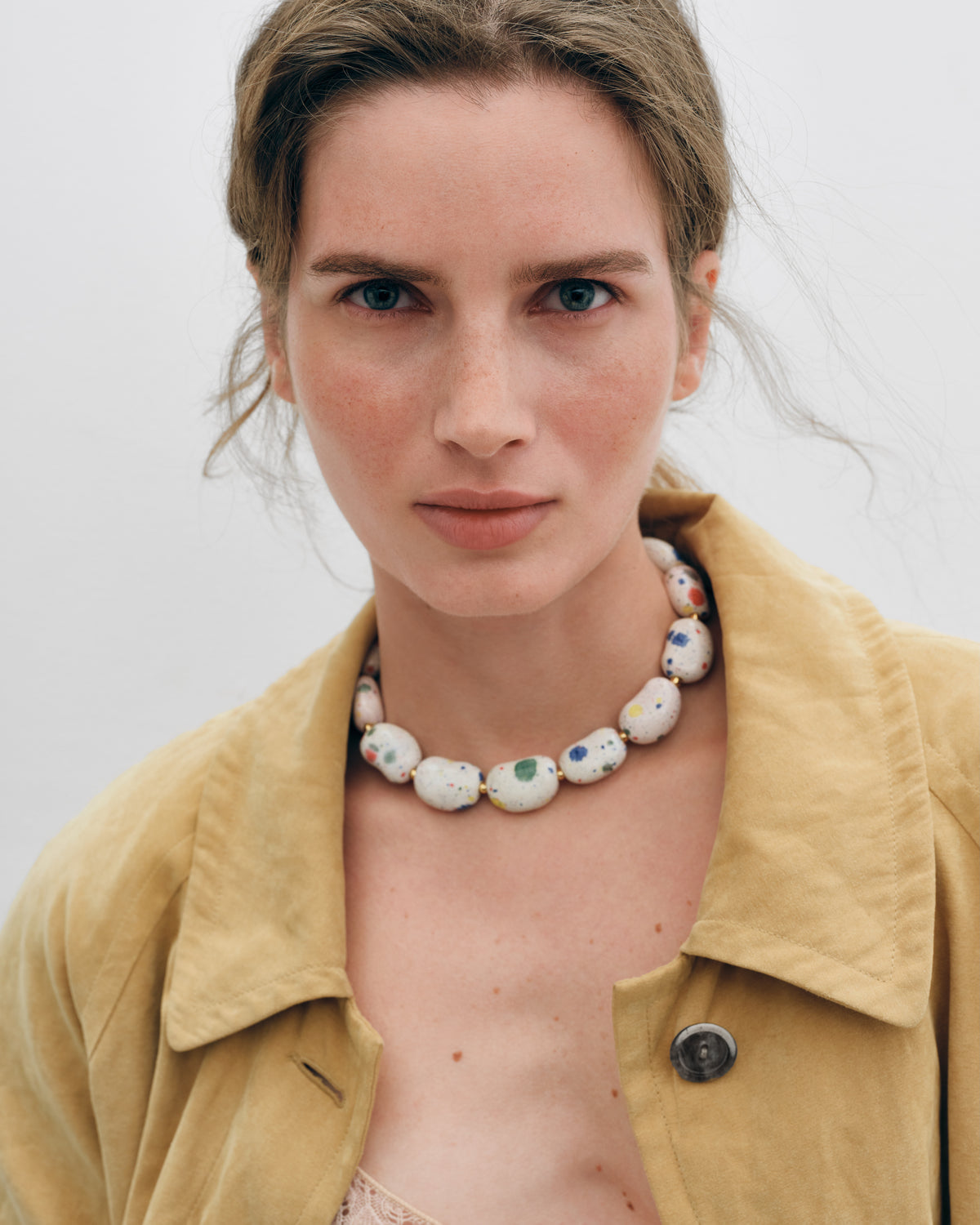Купіть виріб ручної роботи Rainbow «Beans» Necklace від Nadiia World. Ідеальний вибір для додавання вишуканості та шарму до вашого житлового простору або колекції особистих аксесуарів.