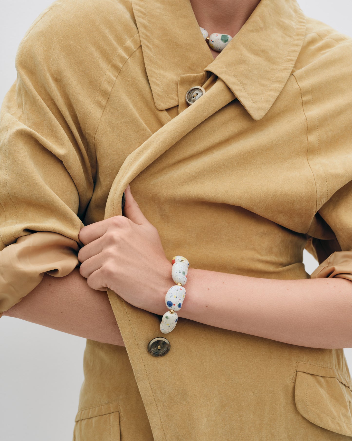 Купіть виріб ручної роботи Rainbow «Beans» Bracelet від Nadiia World. Ідеальний вибір для додавання вишуканості та шарму до вашого житлового простору або колекції особистих аксесуарів.