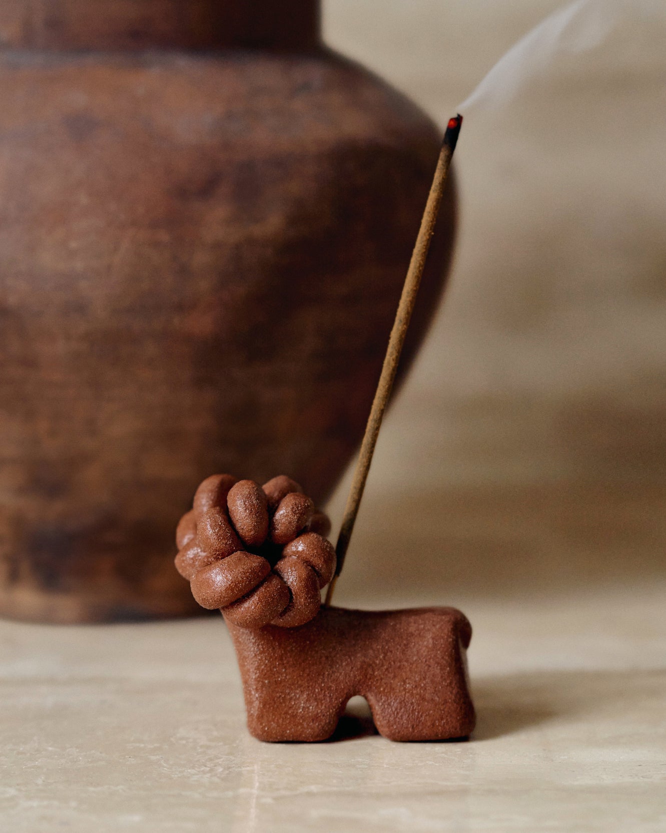 Купіть виріб ручної роботи Terracotta Ram від Nadiia World. Ідеальний вибір для додавання вишуканості та шарму до вашого житлового простору або колекції особистих аксесуарів.