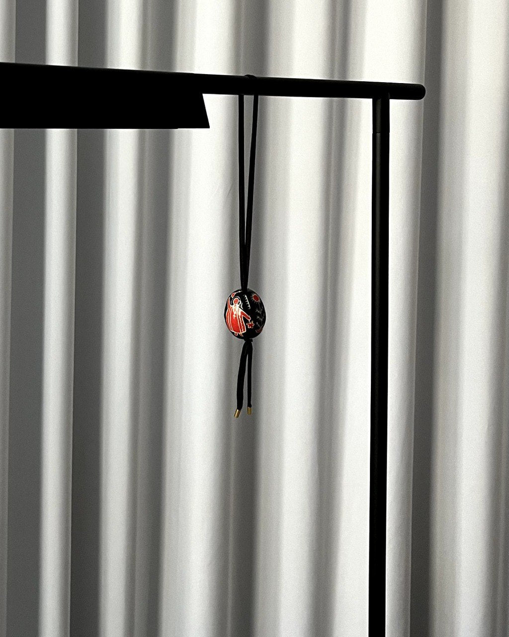 Купіть виріб ручної роботи Bag charm “Black and Red Pysanka” від Nadiia World. Ідеальний вибір для додавання вишуканості та шарму до вашого житлового простору або колекції особистих аксесуарів.