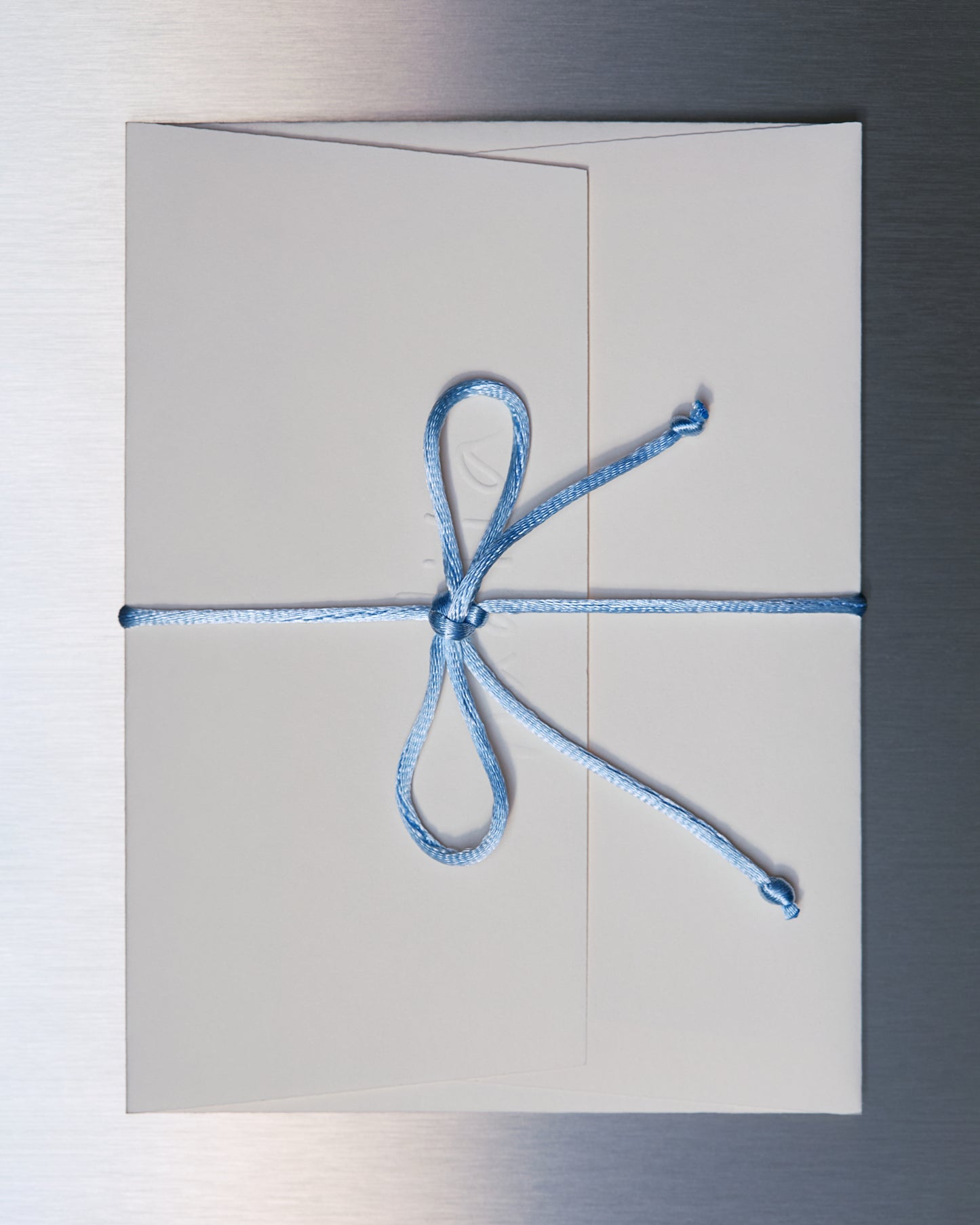 Купіть виріб ручної роботи Nadiia World Invitation Card від Nadiia World. Ідеальний вибір для додавання вишуканості та шарму до вашого житлового простору або колекції особистих аксесуарів.