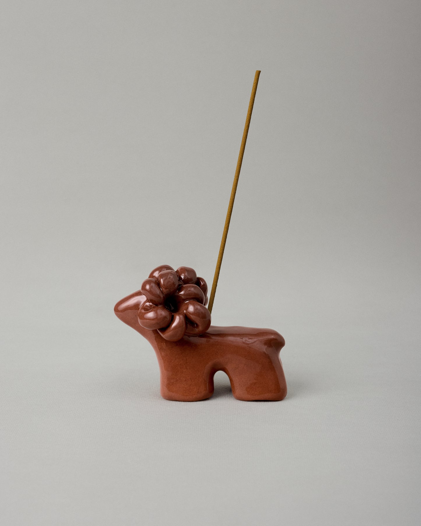 Купіть виріб ручної роботи Ram Terracotta Light Chocolate від Nadiia World. Ідеальний вибір для додавання вишуканості та шарму до вашого житлового простору або колекції особистих аксесуарів.