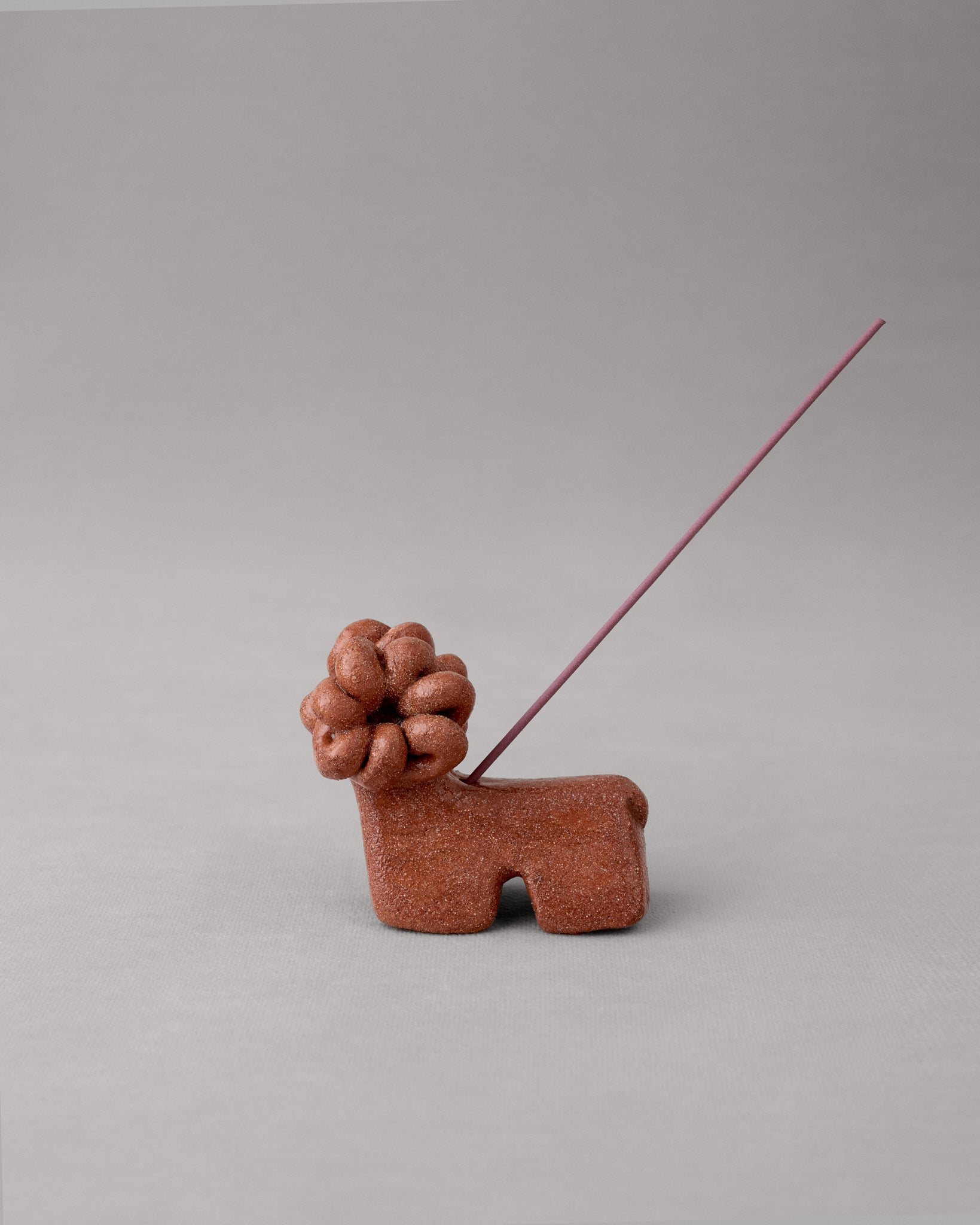 Купіть виріб ручної роботи Terracotta Ram від Nadiia World. Ідеальний вибір для додавання вишуканості та шарму до вашого житлового простору або колекції особистих аксесуарів.