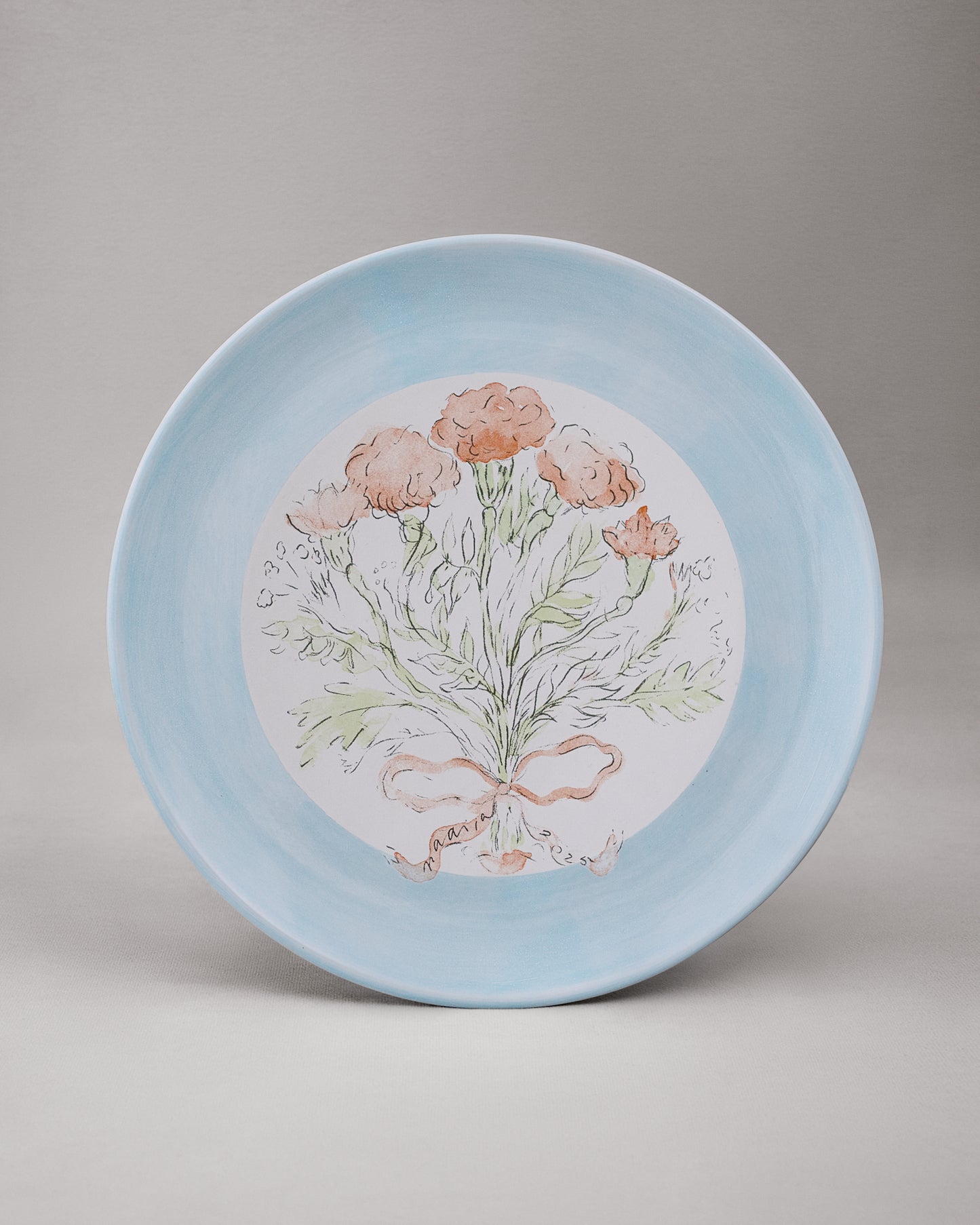 Купіть виріб ручної роботи Plate "Bouquet" від Nadiia World. Ідеальний вибір для додавання вишуканості та шарму до вашого житлового простору або колекції особистих аксесуарів.