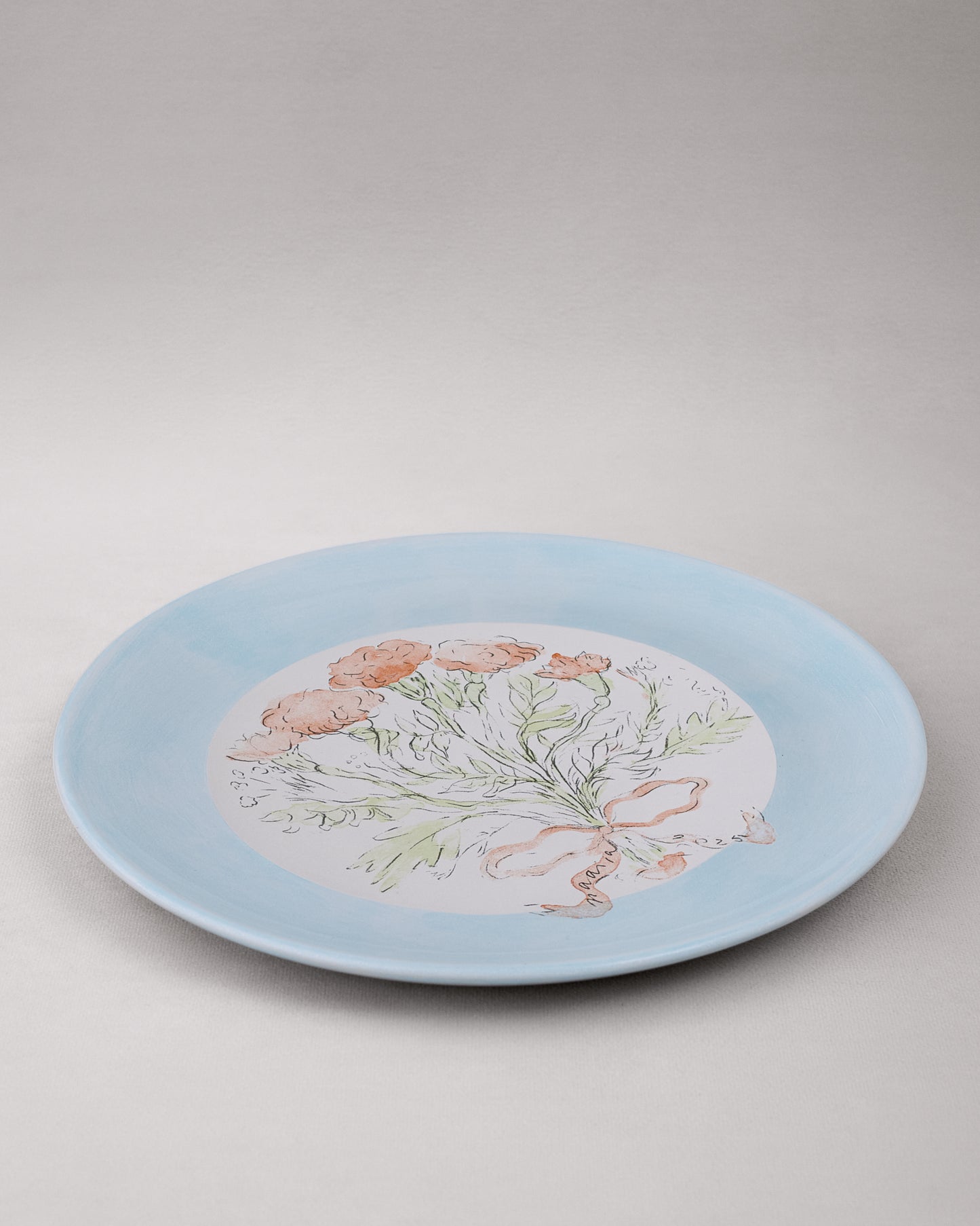 Купіть виріб ручної роботи Plate "Bouquet" від Nadiia World. Ідеальний вибір для додавання вишуканості та шарму до вашого житлового простору або колекції особистих аксесуарів.