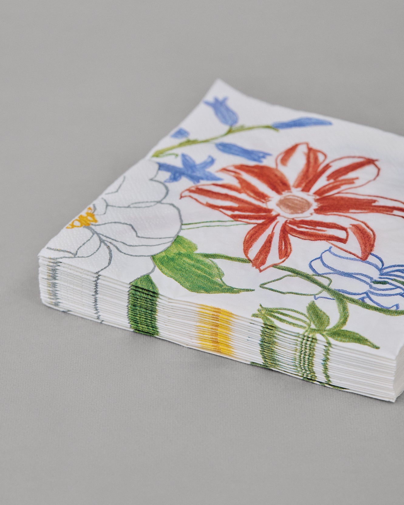 Купіть виріб ручної роботи Napkin Set "Festive Mood" від Nadiia World. Ідеальний вибір для додавання вишуканості та шарму до вашого житлового простору або колекції особистих аксесуарів.