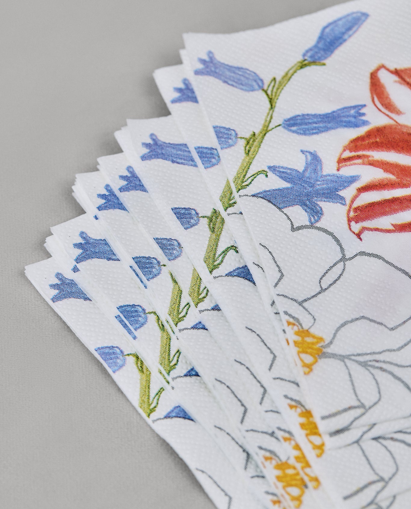 Купіть виріб ручної роботи Napkin Set "Festive Mood" від Nadiia World. Ідеальний вибір для додавання вишуканості та шарму до вашого житлового простору або колекції особистих аксесуарів.