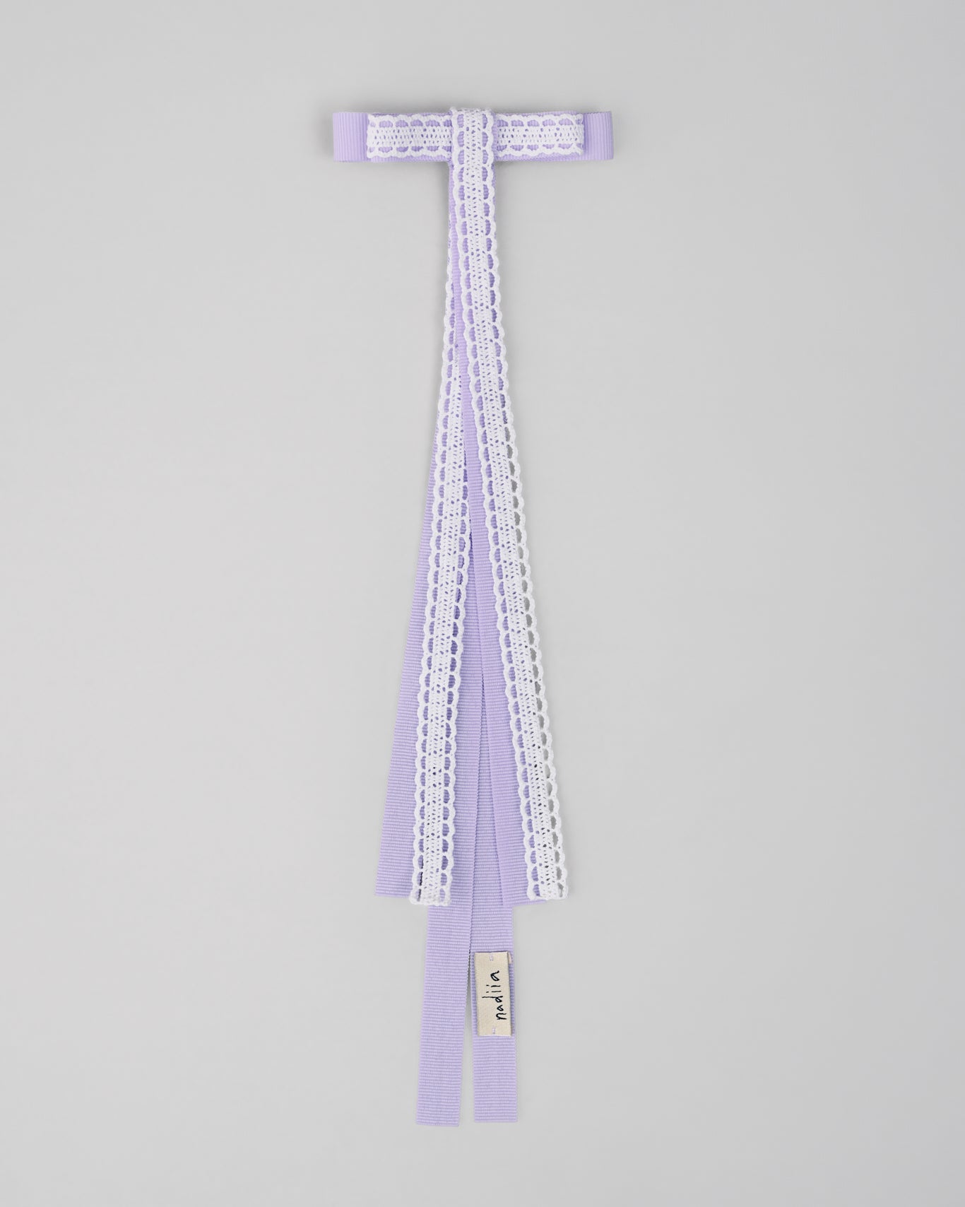 Купіть виріб ручної роботи Lilac Lace Ribbon Barrette від Nadiia World. Ідеальний вибір для додавання вишуканості та шарму до вашого житлового простору або колекції особистих аксесуарів.
