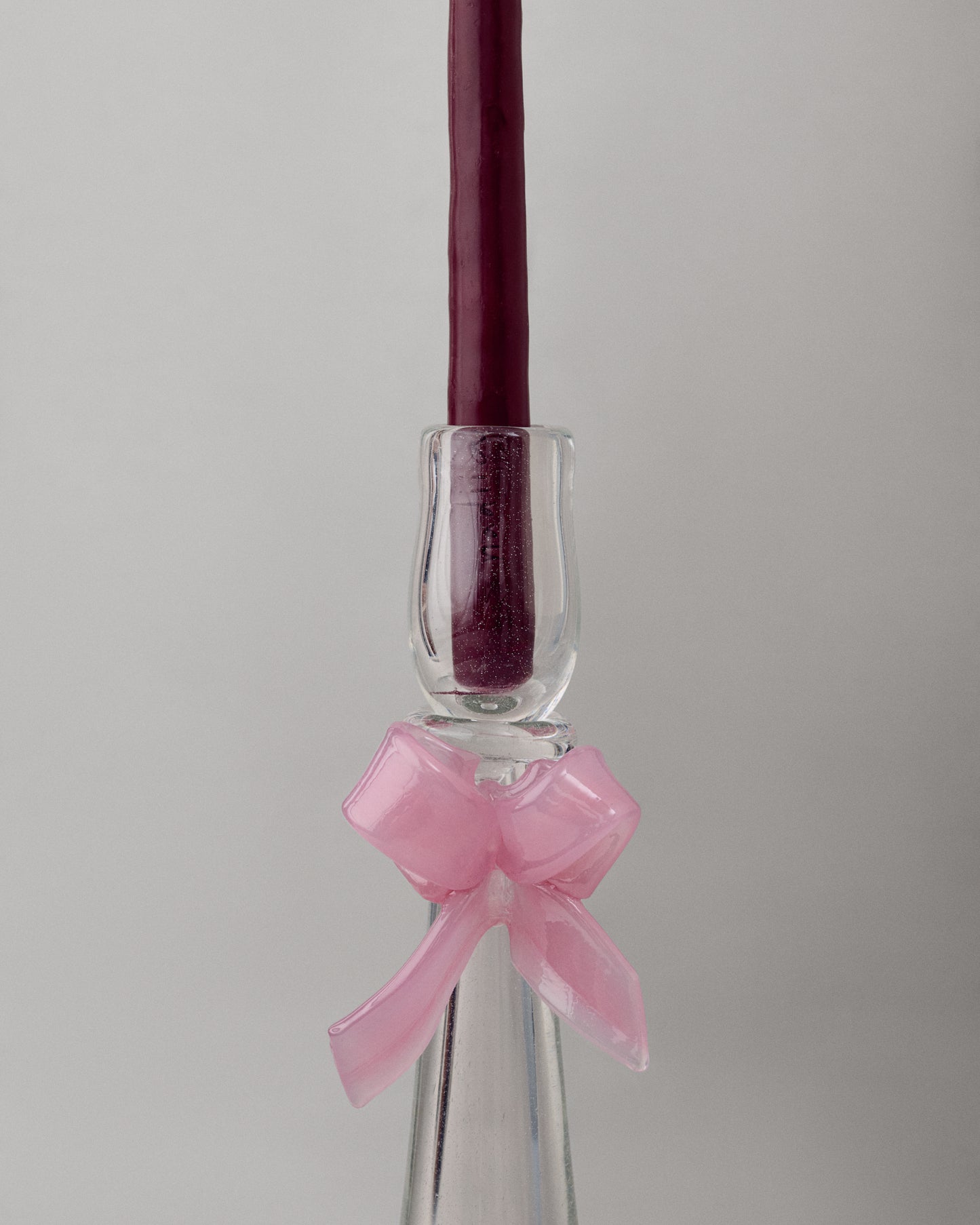 Купіть виріб ручної роботи Chandelier Candlestick "Bow" від Nadiia World. Ідеальний вибір для додавання вишуканості та шарму до вашого житлового простору або колекції особистих аксесуарів.