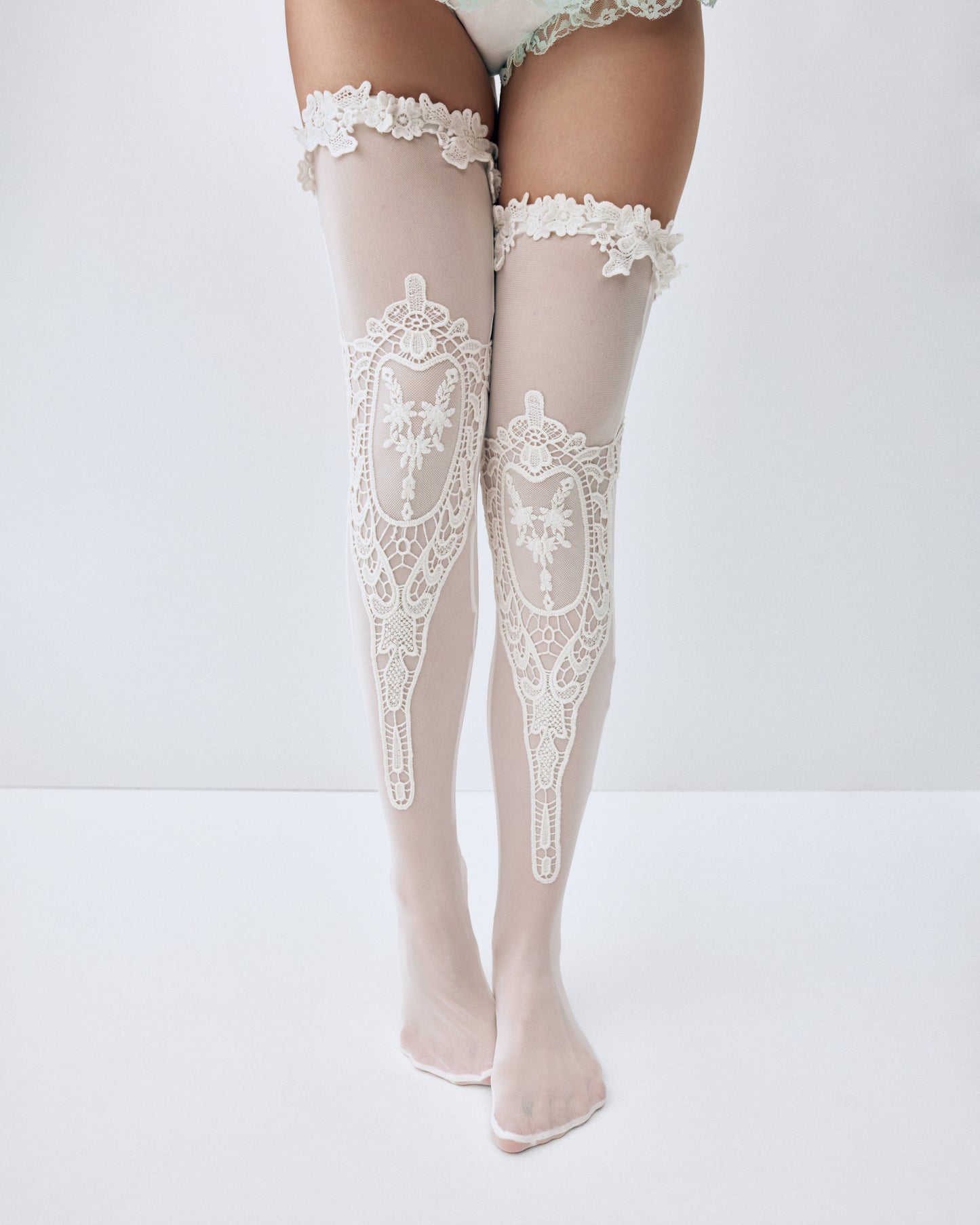 Купіть виріб ручної роботи White Fishnet Stockings with Lace and Bow “Opulence” від Nadiia World. Ідеальний вибір для додавання вишуканості та шарму до вашого житлового простору або колекції особистих аксесуарів.
