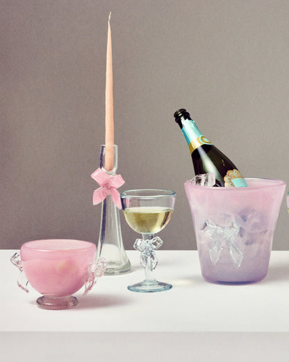 Купіть виріб ручної роботи Champagne Bucket with Two Bows "Nadiia" від Nadiia World. Ідеальний вибір для додавання вишуканості та шарму до вашого житлового простору або колекції особистих аксесуарів.
