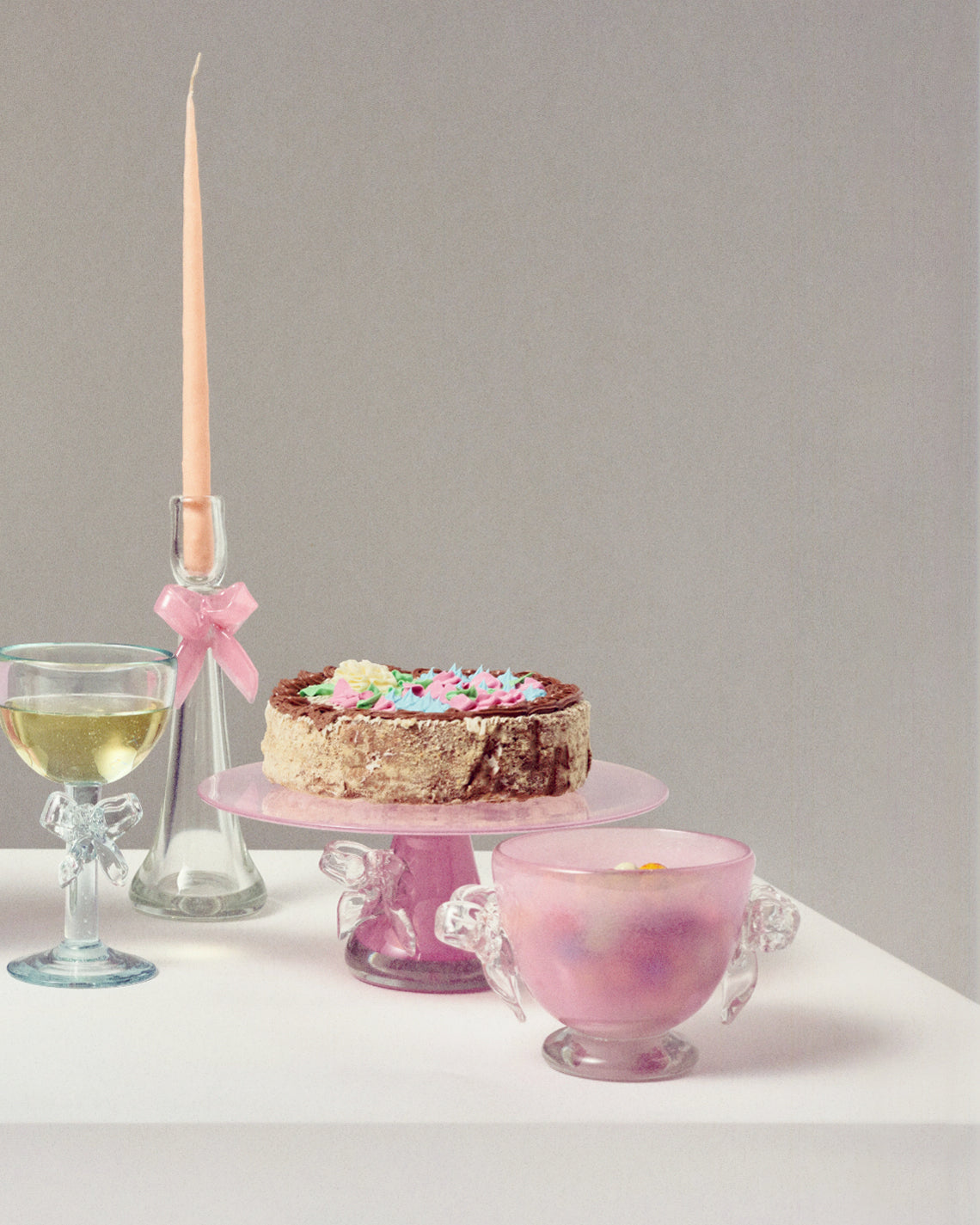 Купіть виріб ручної роботи Chandelier Candlestick "Bow" від Nadiia World. Ідеальний вибір для додавання вишуканості та шарму до вашого житлового простору або колекції особистих аксесуарів.