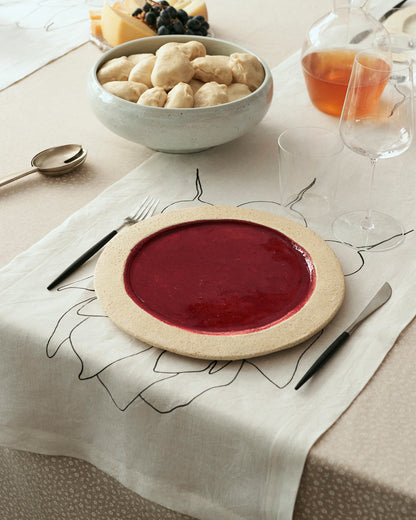 Купіть виріб ручної роботи Table Runner “Vegetables” in Beet від Nadiia World. Ідеальний вибір для додавання вишуканості та шарму до вашого житлового простору або колекції особистих аксесуарів.