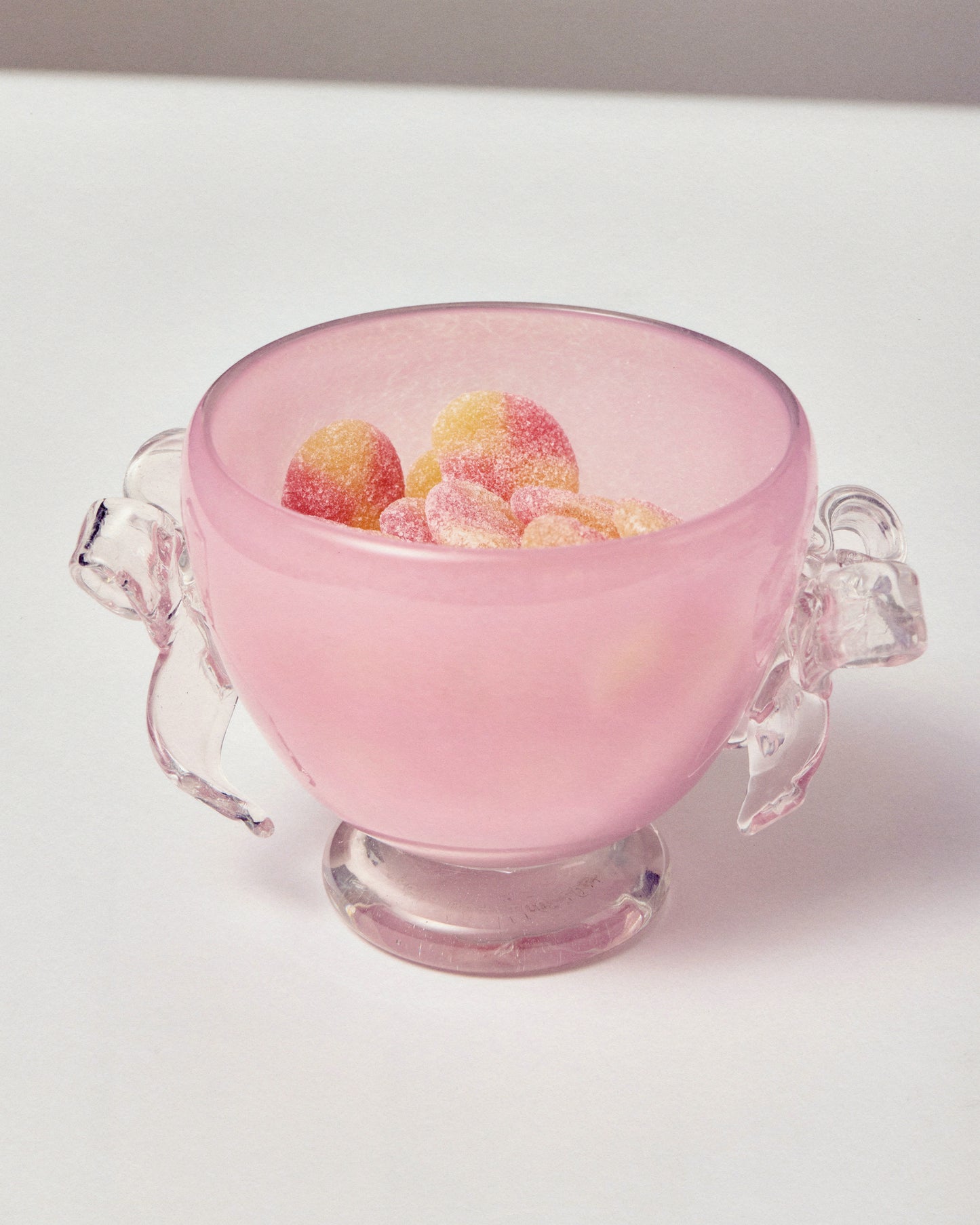 Купіть виріб ручної роботи Candy Jar with Two Bows "Nadiia" від Nadiia World. Ідеальний вибір для додавання вишуканості та шарму до вашого житлового простору або колекції особистих аксесуарів.