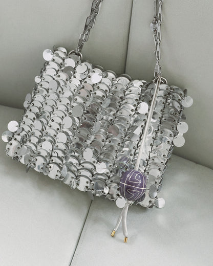 Купіть виріб ручної роботи Bag charm “Purple Pysanka” від Nadiia World. Ідеальний вибір для додавання вишуканості та шарму до вашого житлового простору або колекції особистих аксесуарів.