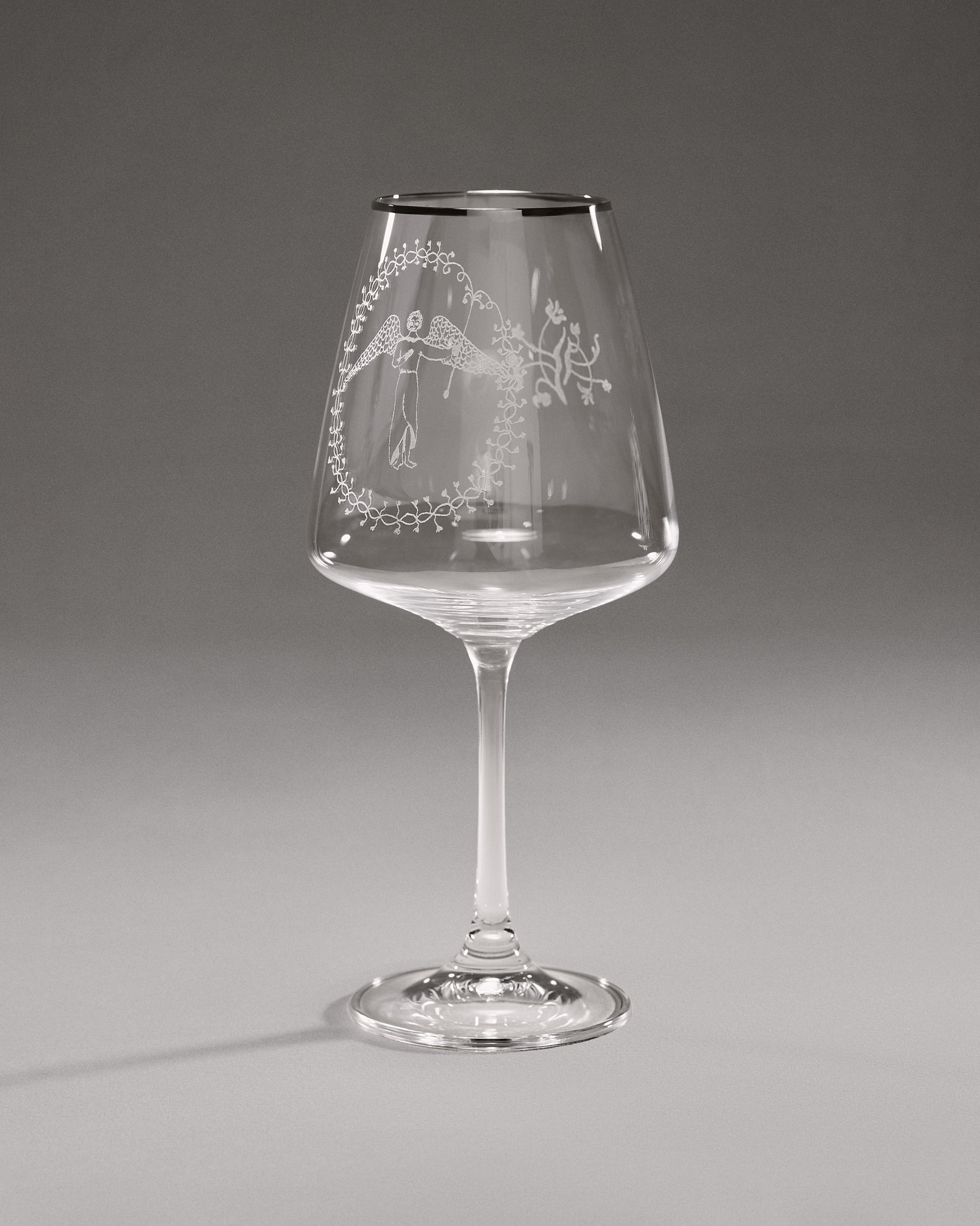 Купіть виріб ручної роботи “Guardian Angel” Glass від Nadiia World. Ідеальний вибір для додавання вишуканості та шарму до вашого житлового простору або колекції особистих аксесуарів.